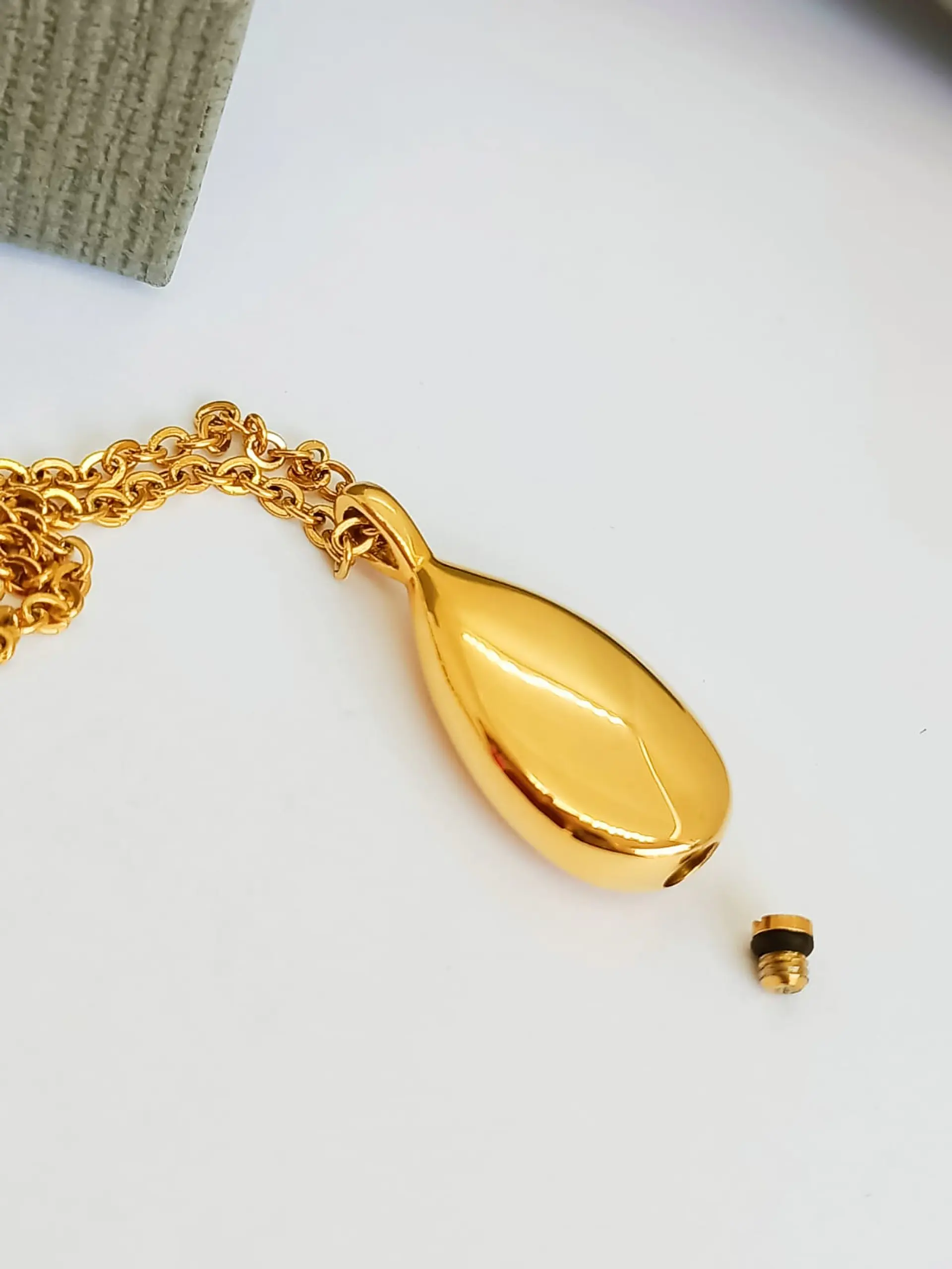 Colgante Anfora Cremacion Urna Cenizas Chapada En Oro 18k 2