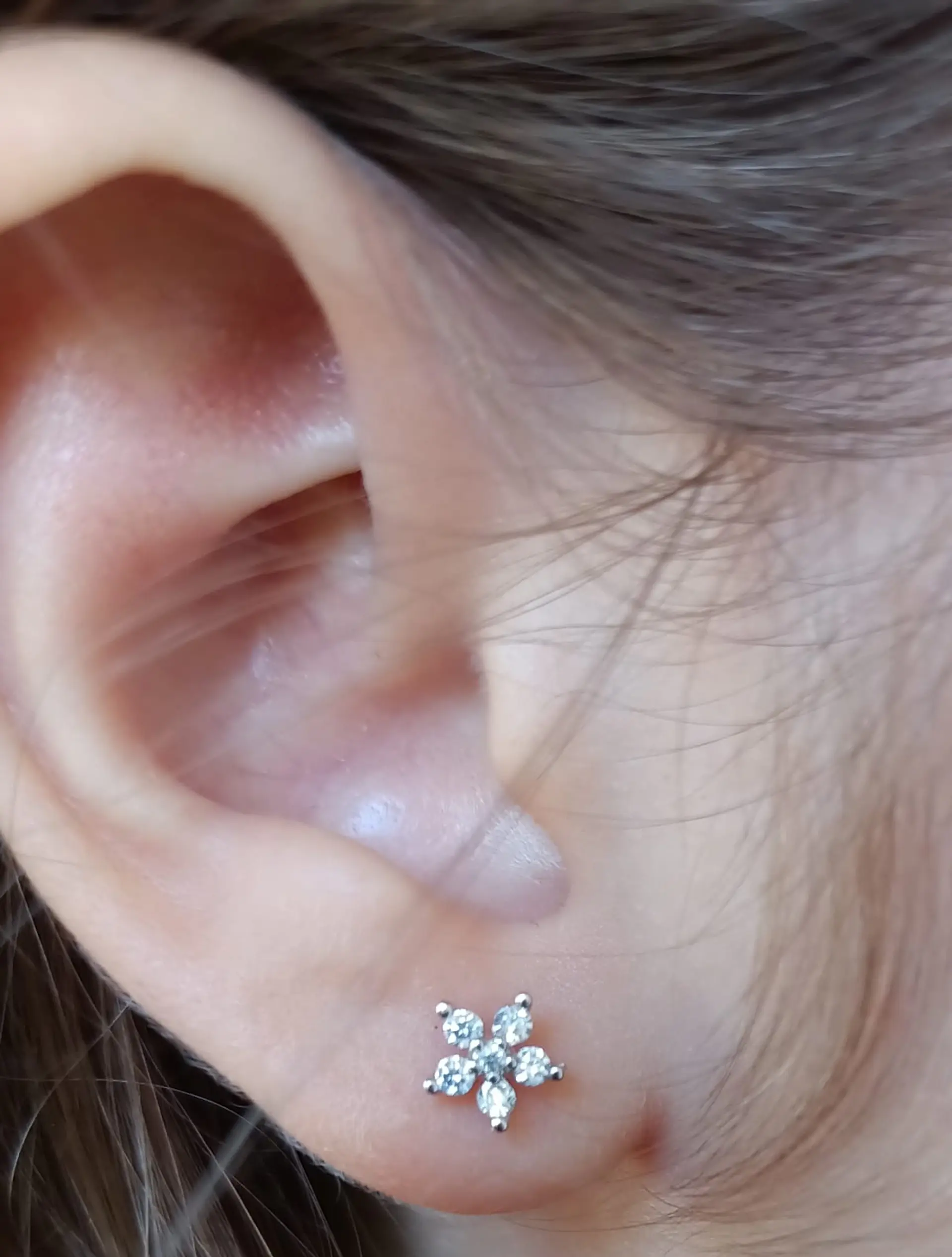 Aros Seguridad Flor o Estrella hipoalergénicos Piercing Helix  2