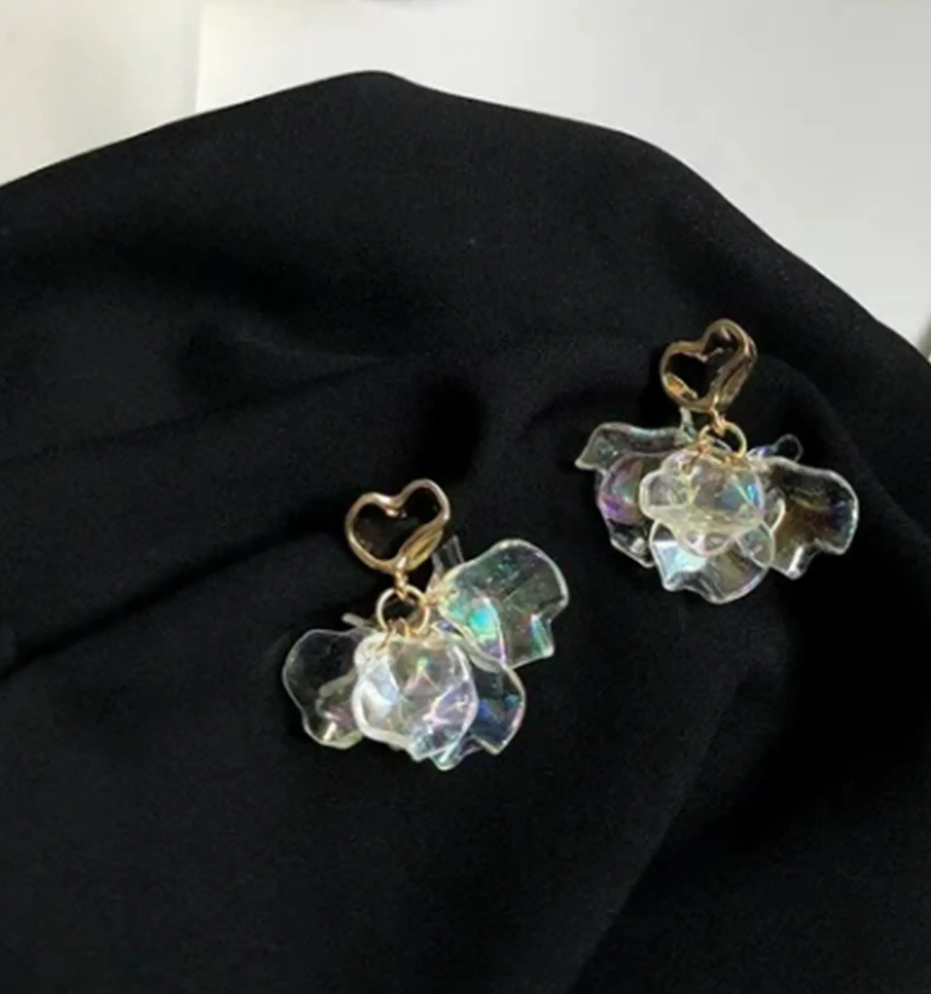 Pendientes Pétalos Asimétricos petalos tornasoles corazón dorado 5