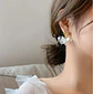 Pendientes Pétalos Asimétricos petalos tornasoles corazón dorado - Miniatura 2