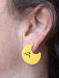 Pendientes Asimetricos Luna y Estrella amarilla suave resina epoxi  - Miniatura 2