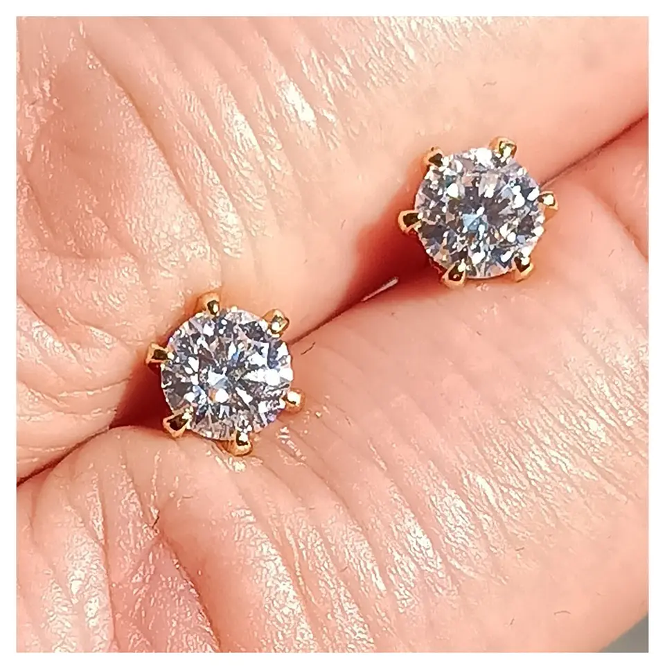 Aros Punto De Luz Gema Moissanita 5mm enchapada en Oro 18 K 8