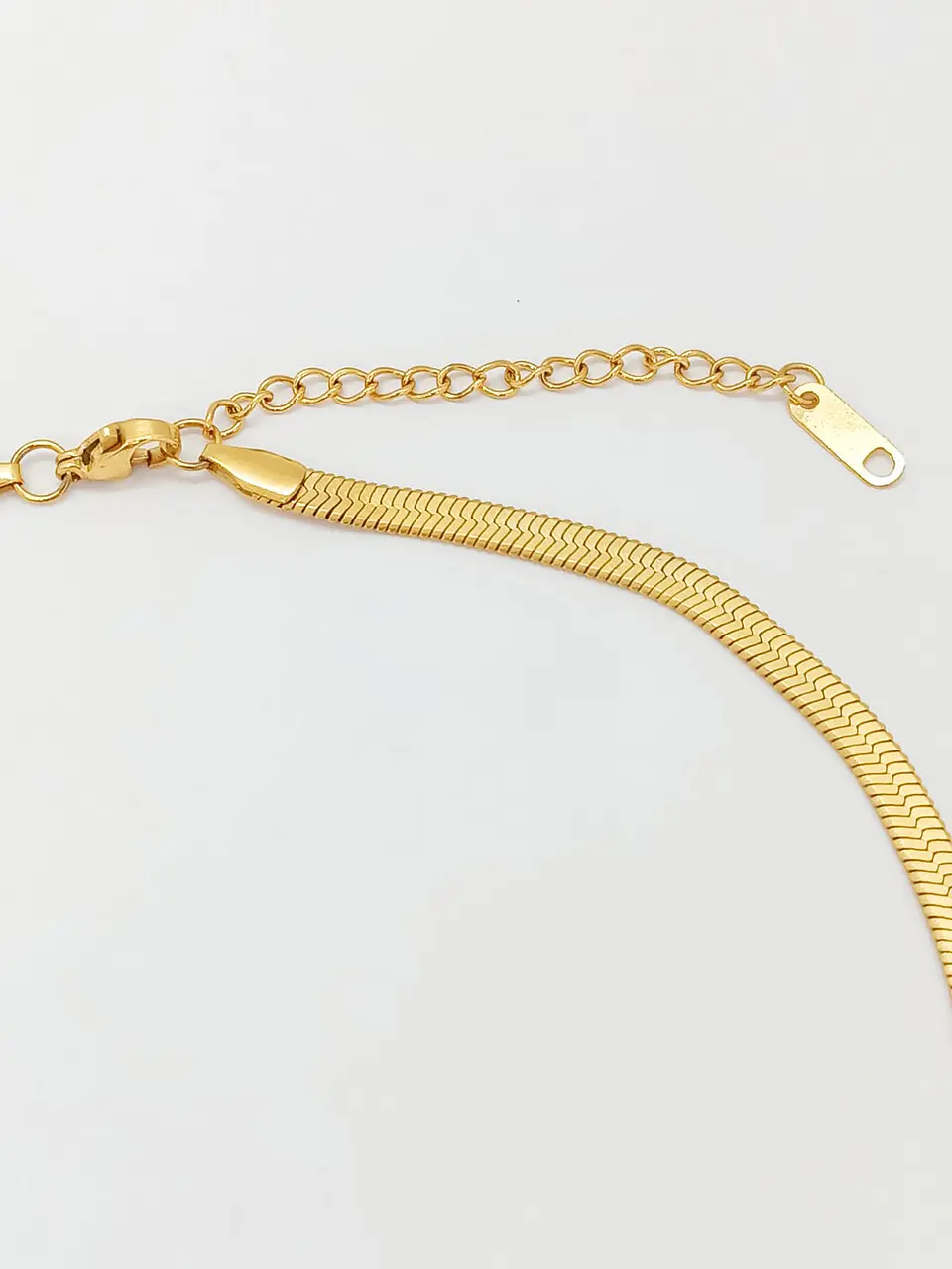 Colgante Forma V Gargantilla Acero Minimalista enchapado en Oro 18k 4