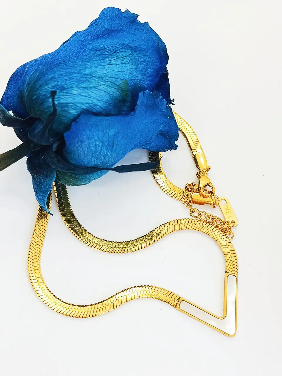 Colgante Forma V Gargantilla Acero Minimalista enchapado en Oro 18k 5