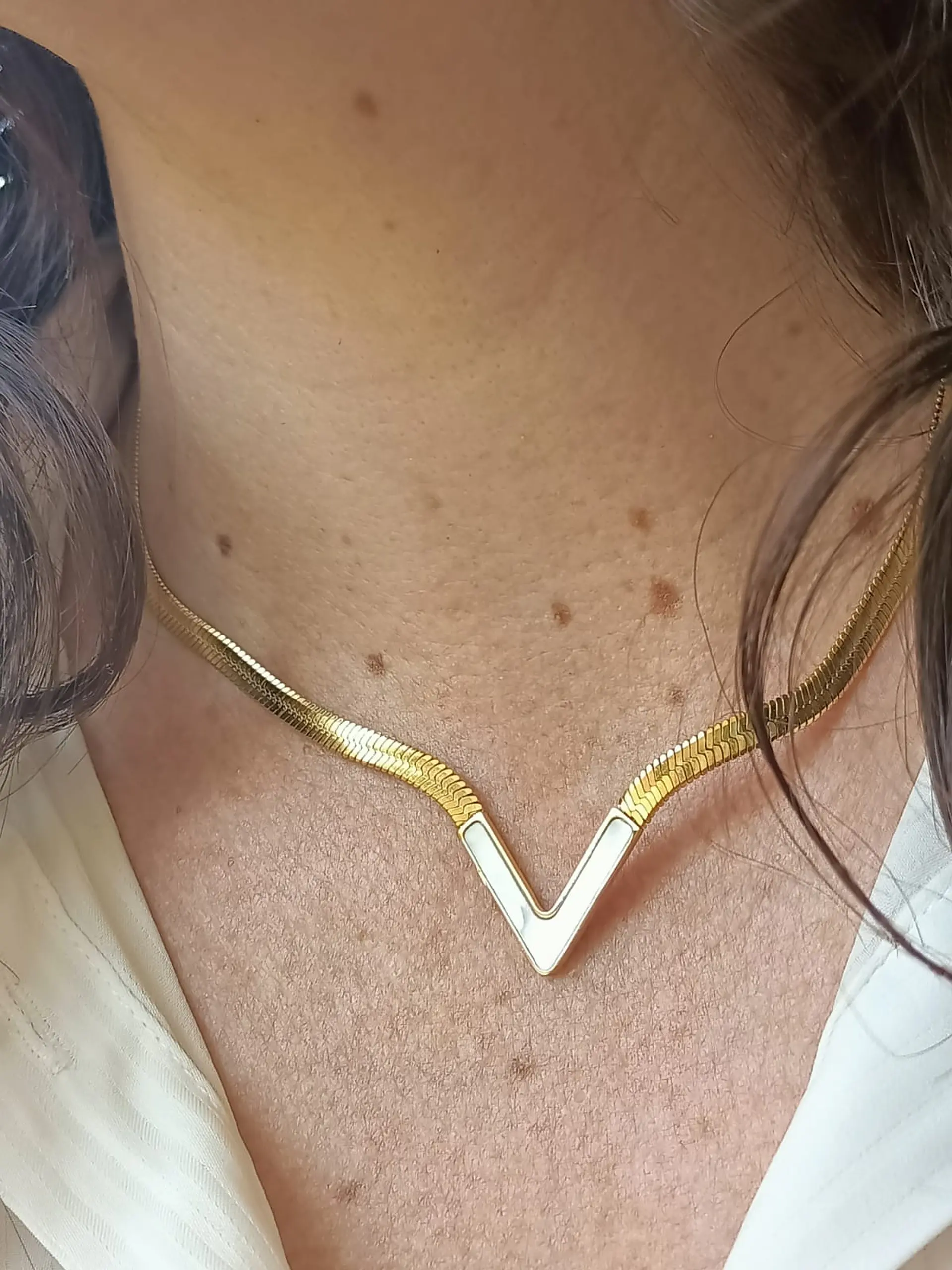 Colgante Forma V Gargantilla Acero Minimalista enchapado en Oro 18k 8