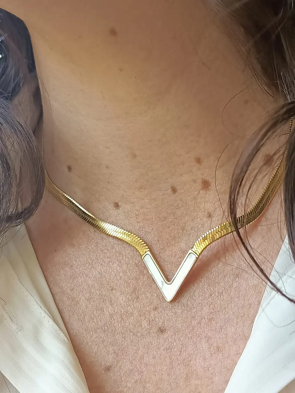 Colgante Forma V Gargantilla Acero Minimalista enchapado en Oro 18k 8