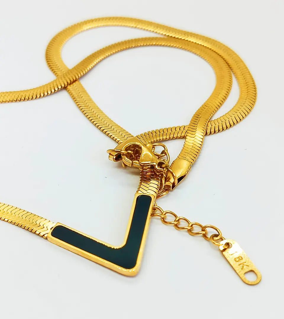 Colgante Forma V Gargantilla Acero Minimalista enchapado en Oro 18k 16
