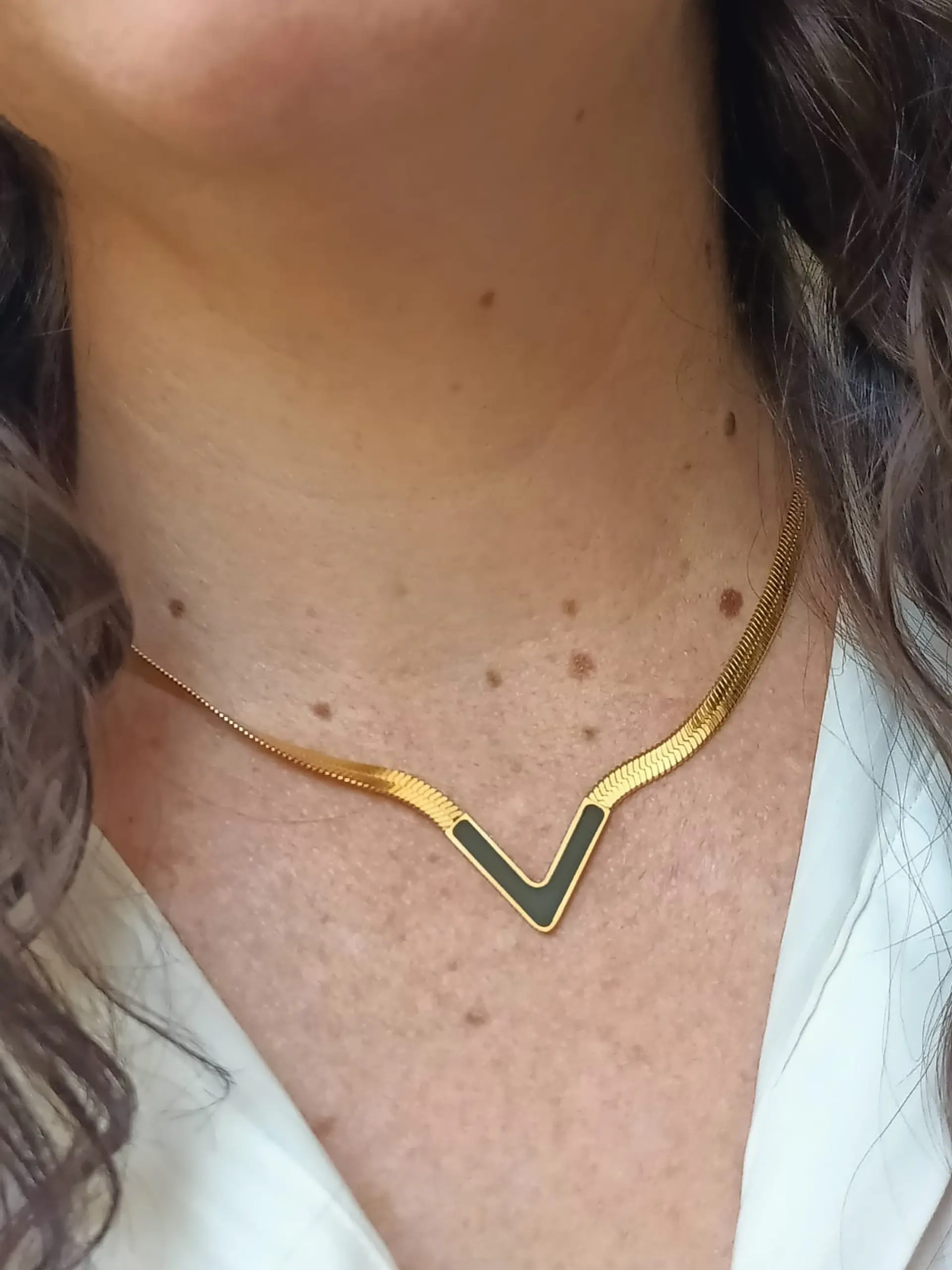 Colgante Forma V Gargantilla Acero Minimalista enchapado en Oro 18k 20