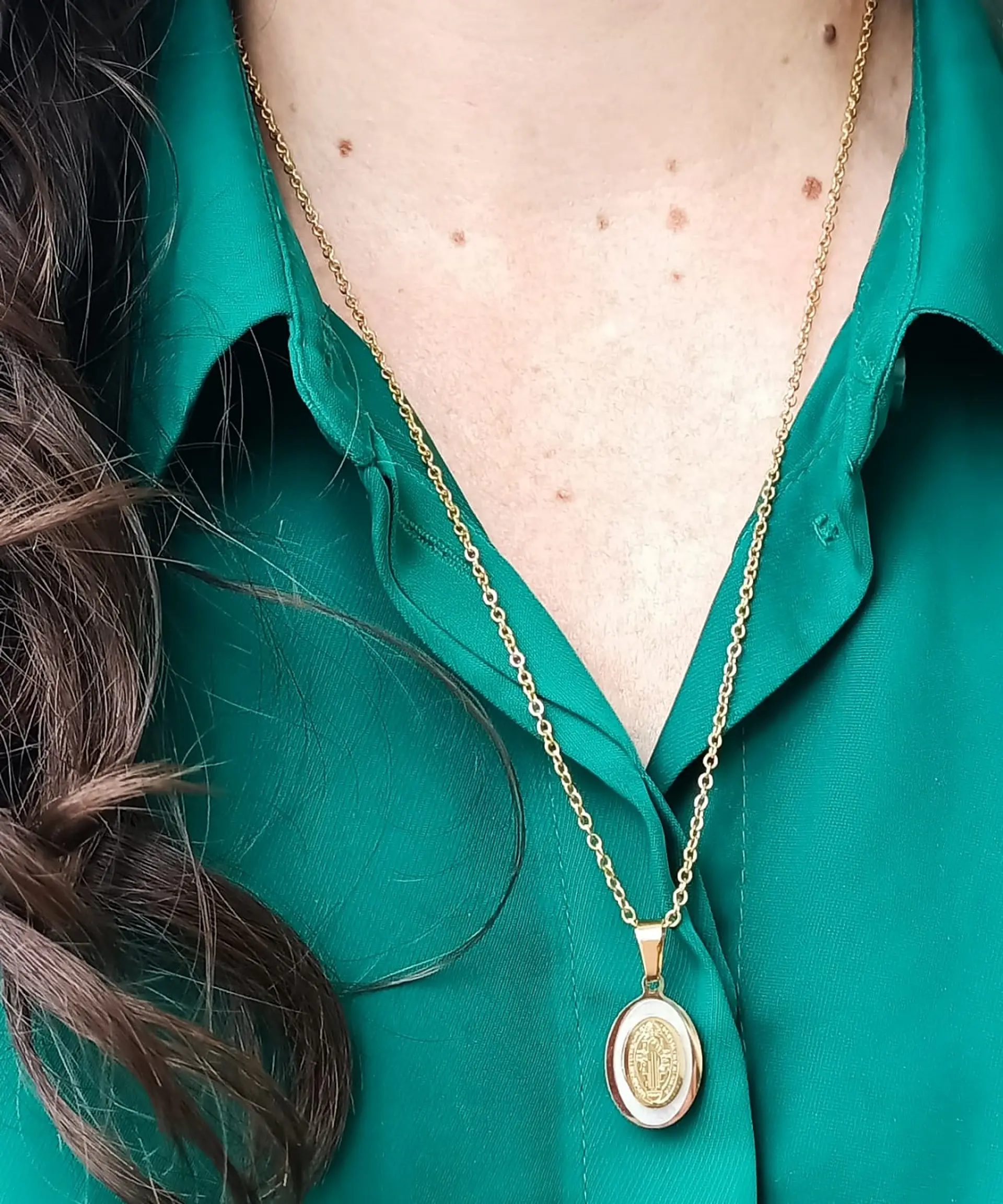 Colgante Collar Medalla San Benito Nacar Chapado Oro 7