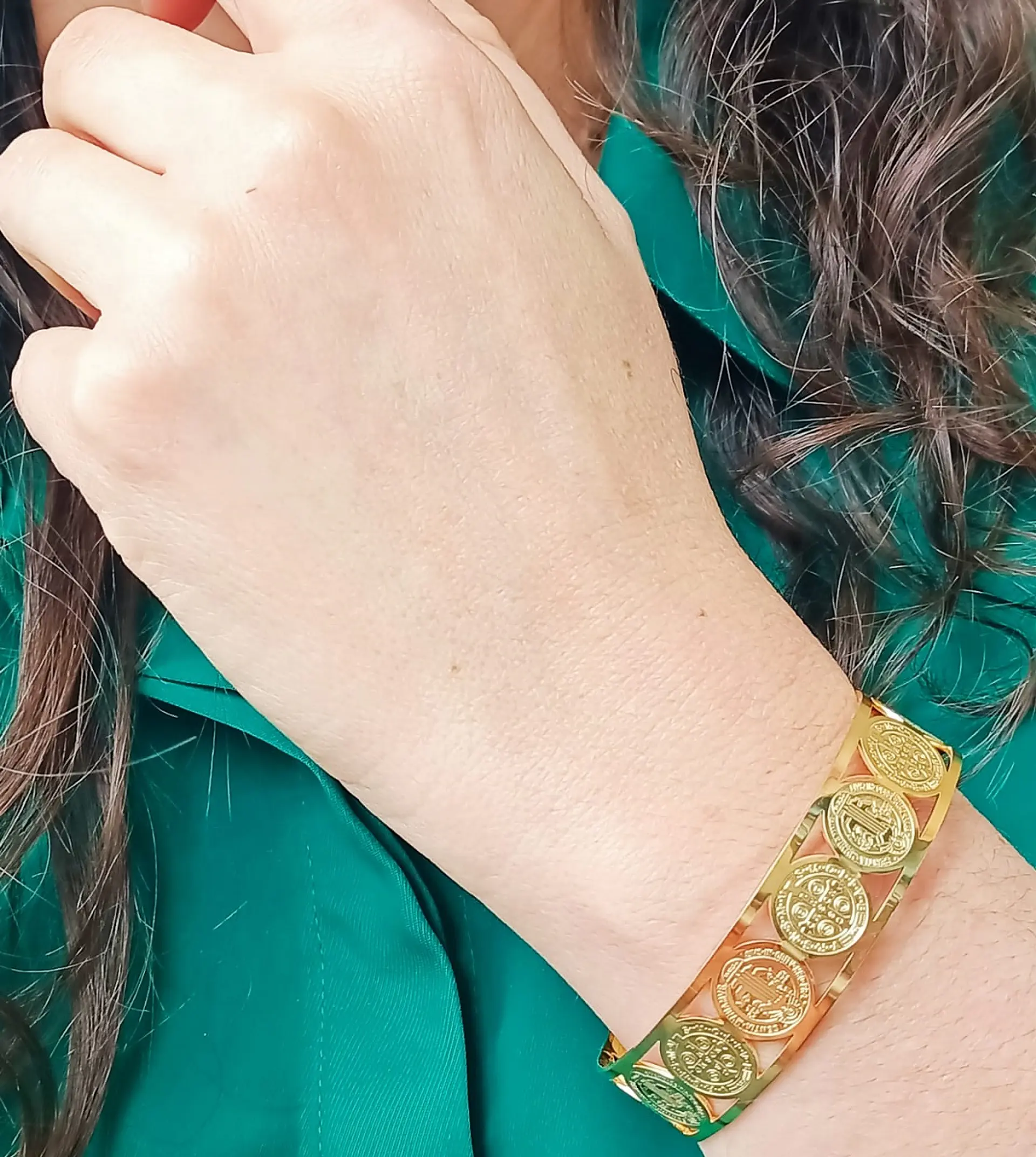 Pulsera Ajustable Medalla San Benito Chapado En Oro Religion 8