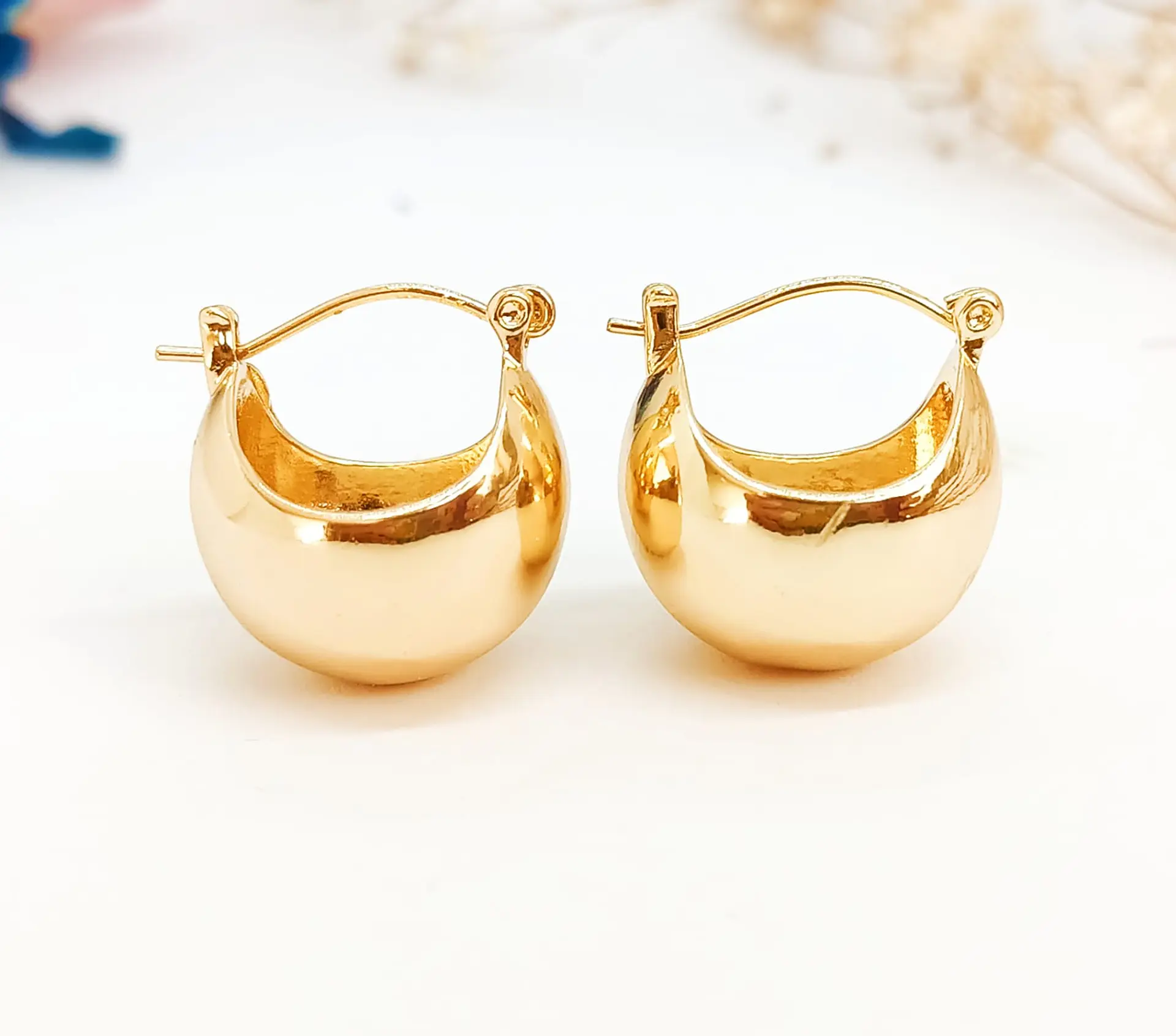 Argollas bote Huggies Esféricas Minimalista chapadas en oro 18k 7