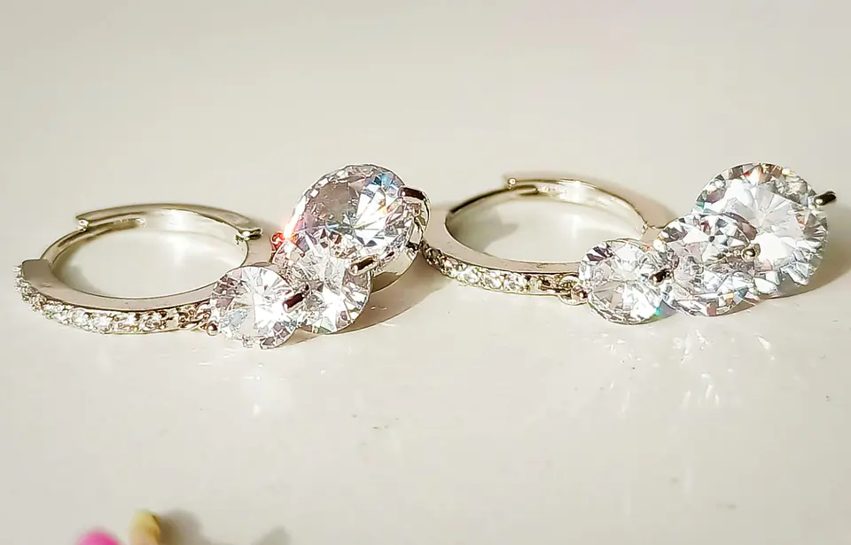 Argollas Huggies Zirconios pavé chapado en plata fina ley S925 5
