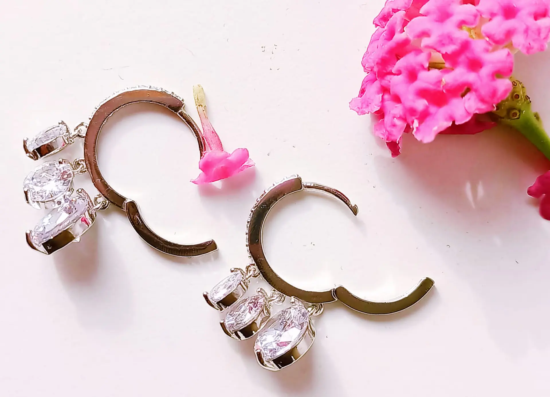 Argollas Huggies Zirconios pavé chapado en plata fina ley S925 8