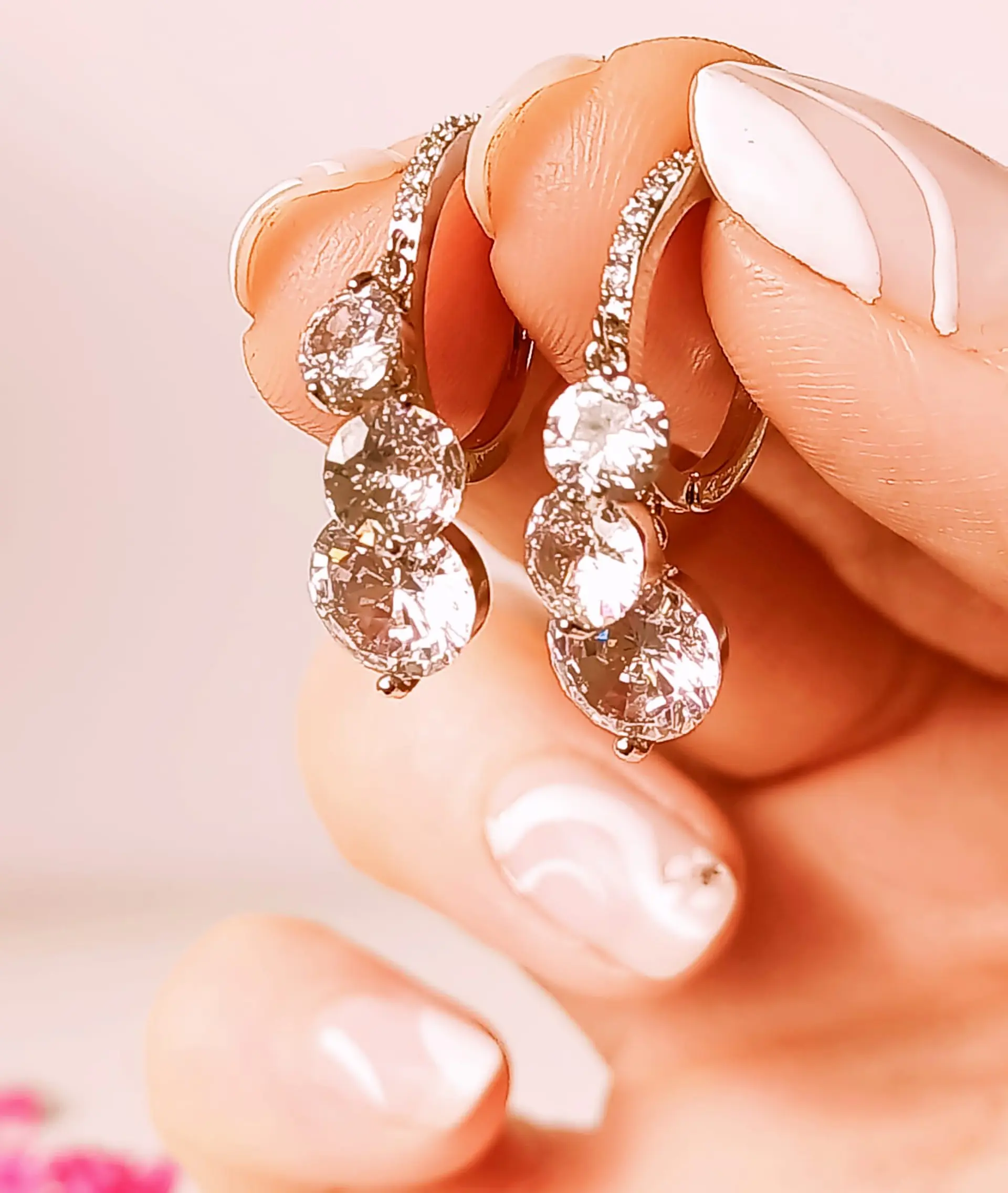 Argollas Huggies Zirconios pavé chapado en plata fina ley S925 12