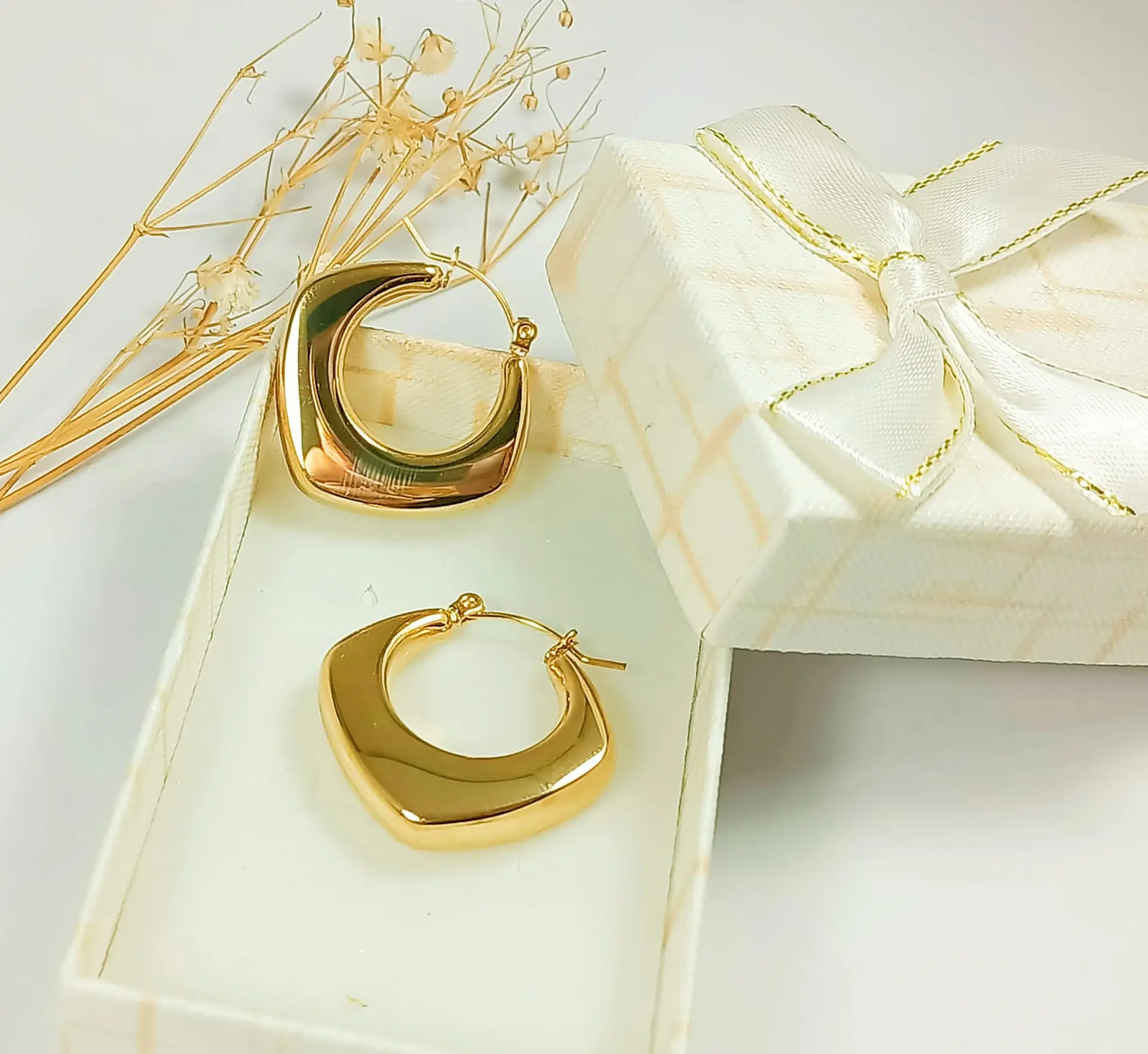 Aros Chunky rombo Minimalista Chapado En Oro 2