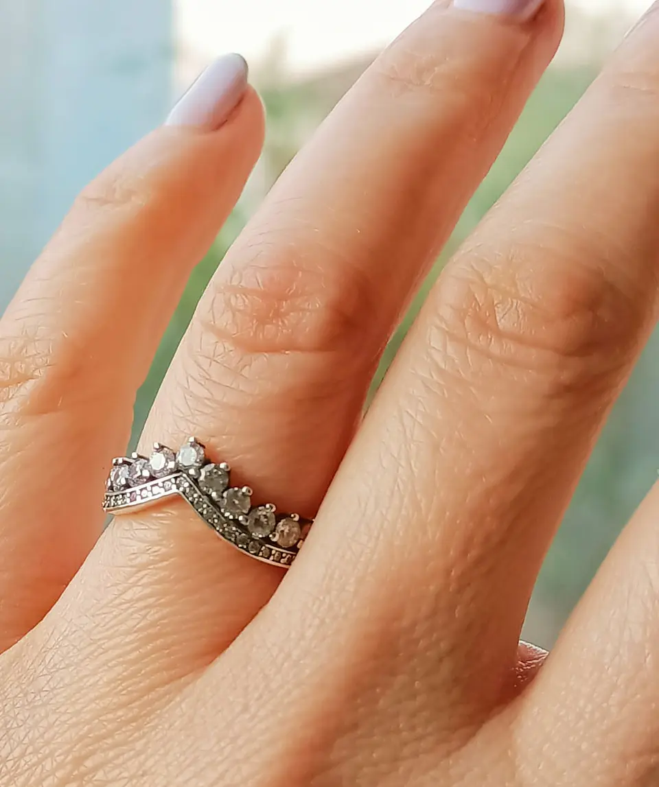 Anillo forma corona decorado con circonios Plata fina ley S925 Compromiso Apilable 10