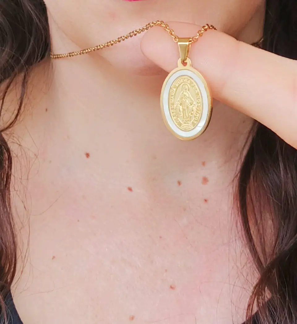 Colgante Medalla Virgen María Nácar Chapada En Oro 18k Amor 3