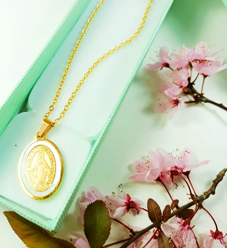 Colgante Medalla Virgen María Nácar Chapada En Oro 18k Amor 4