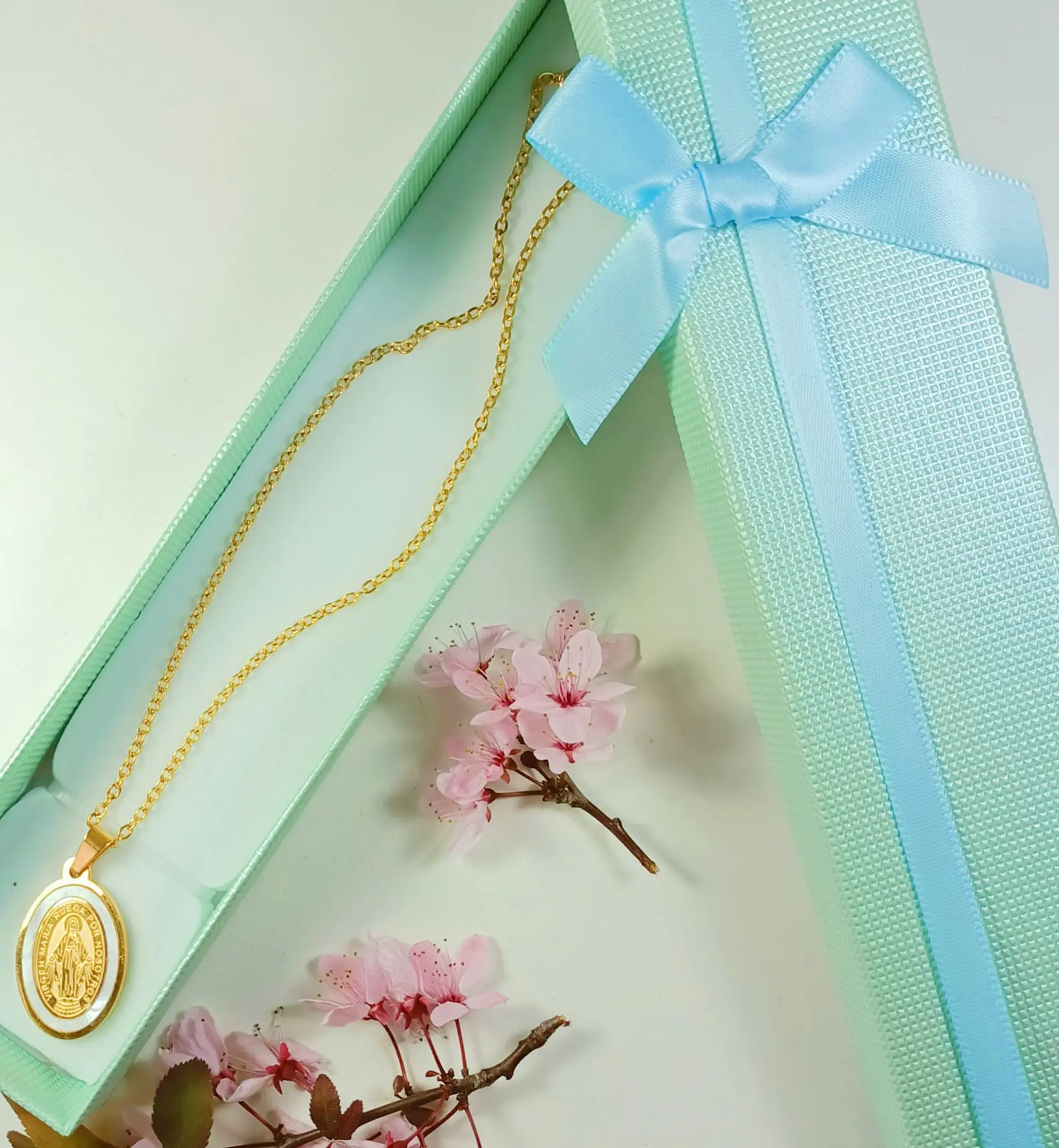 Colgante Medalla Virgen María Nácar Chapada En Oro 18k Amor 5