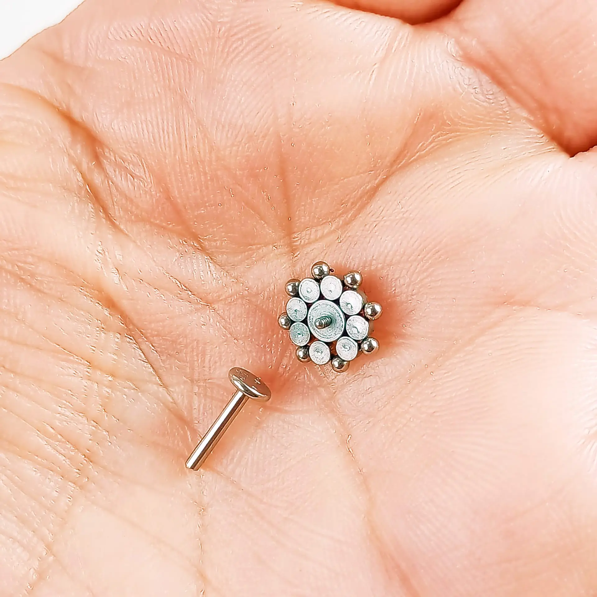 Piercing Oreja Tragus Conch Labret Modelo Flor Hipoalergenico Unidad 6