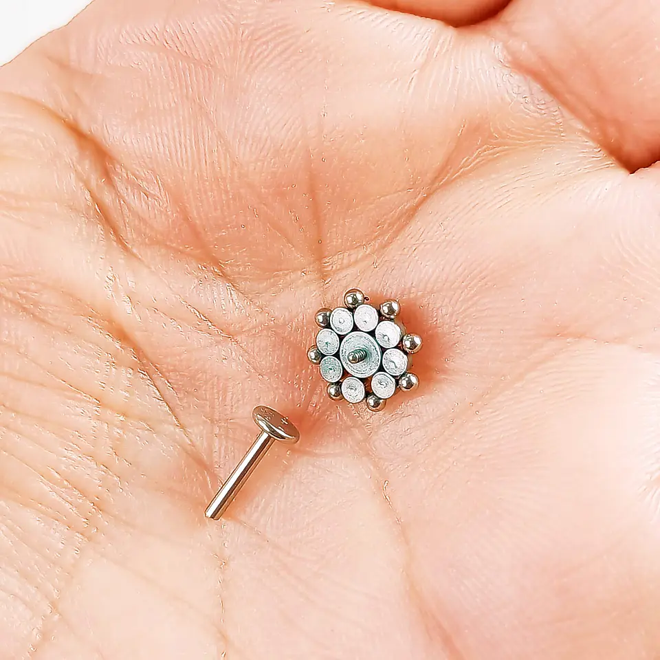 Piercing Oreja Tragus Conch Labret Modelo Flor Hipoalergenico Unidad 6