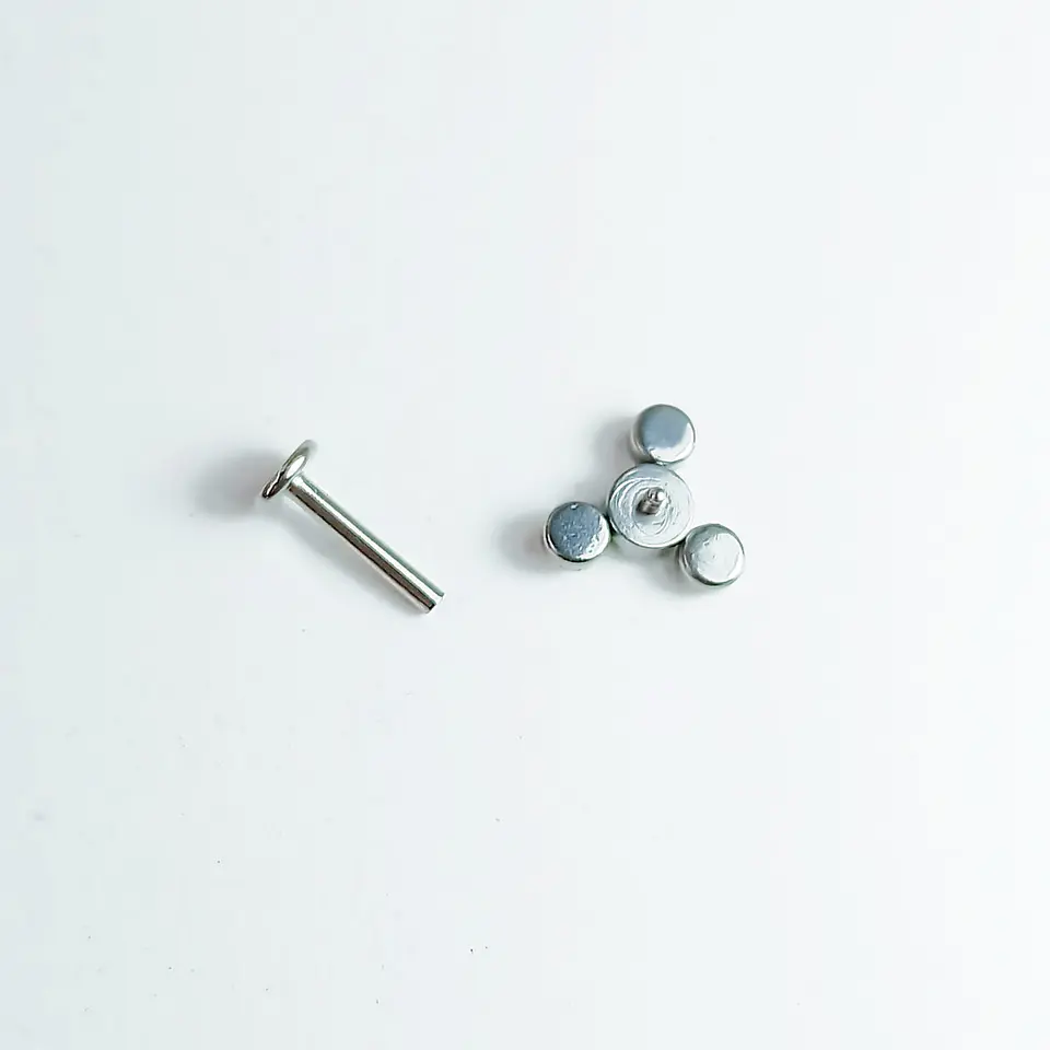 Piercing Oreja Tragus Conch Labret Modelo Triqueta de zirconio Hipoalergenico Unidad 3