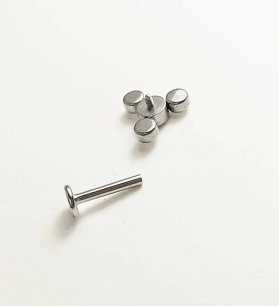 Piercing Oreja Tragus Conch Labret Modelo Triqueta de zirconio Hipoalergenico Unidad 6