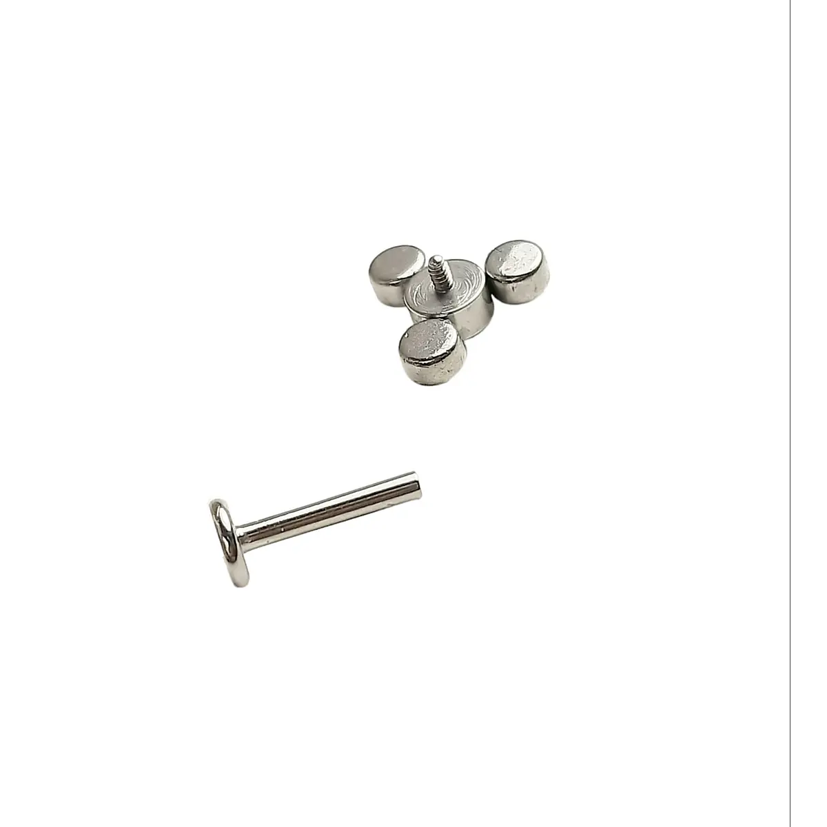 ASTM F136 Titanio 16G CZ Boomerang Labret Cartílago Hélice Tragus Labio Anillo Internamente