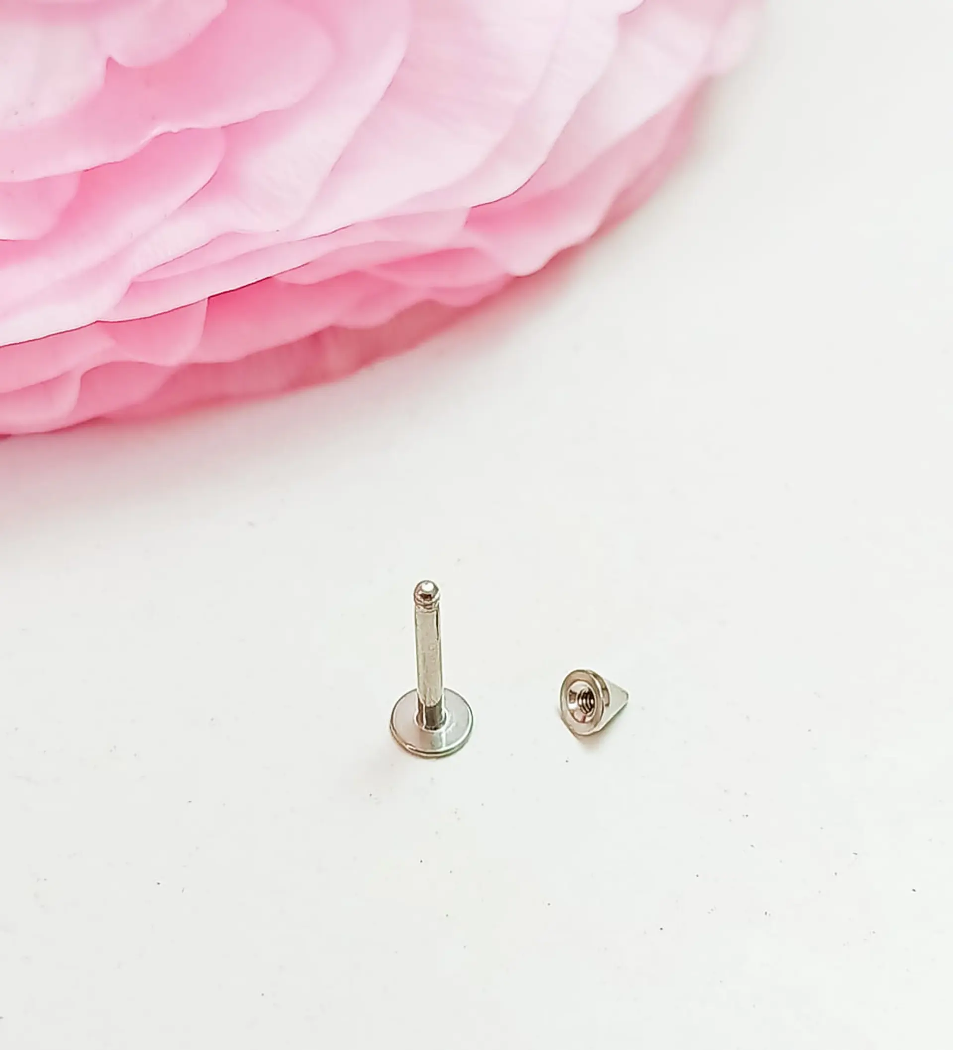 Set Piercing Modelo Kitty kpop Acero Quirúrgico Nostril Labret Cono Perla Pack 8