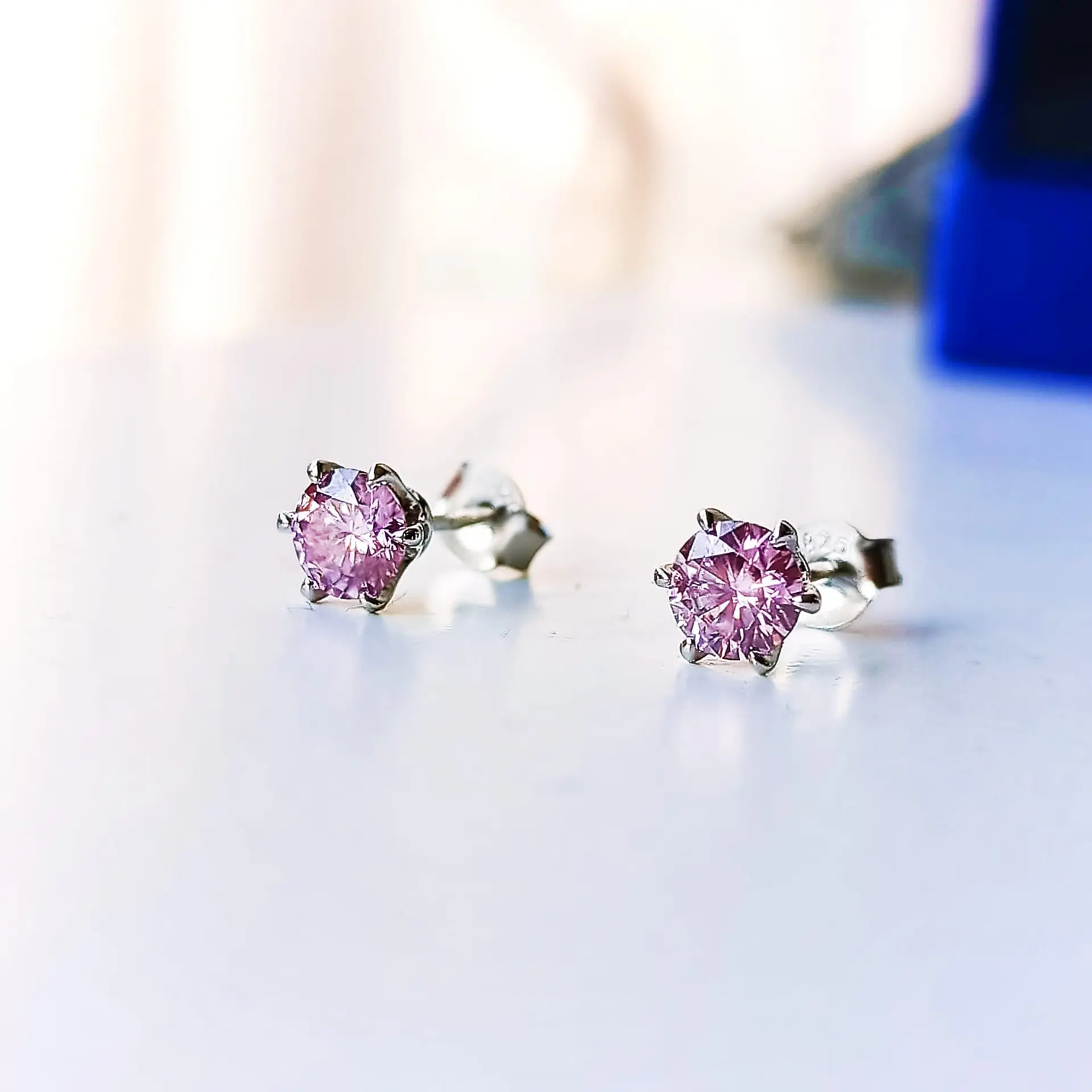 Pendientes Punto de Luz con Moissanita Rosa 5MM 7