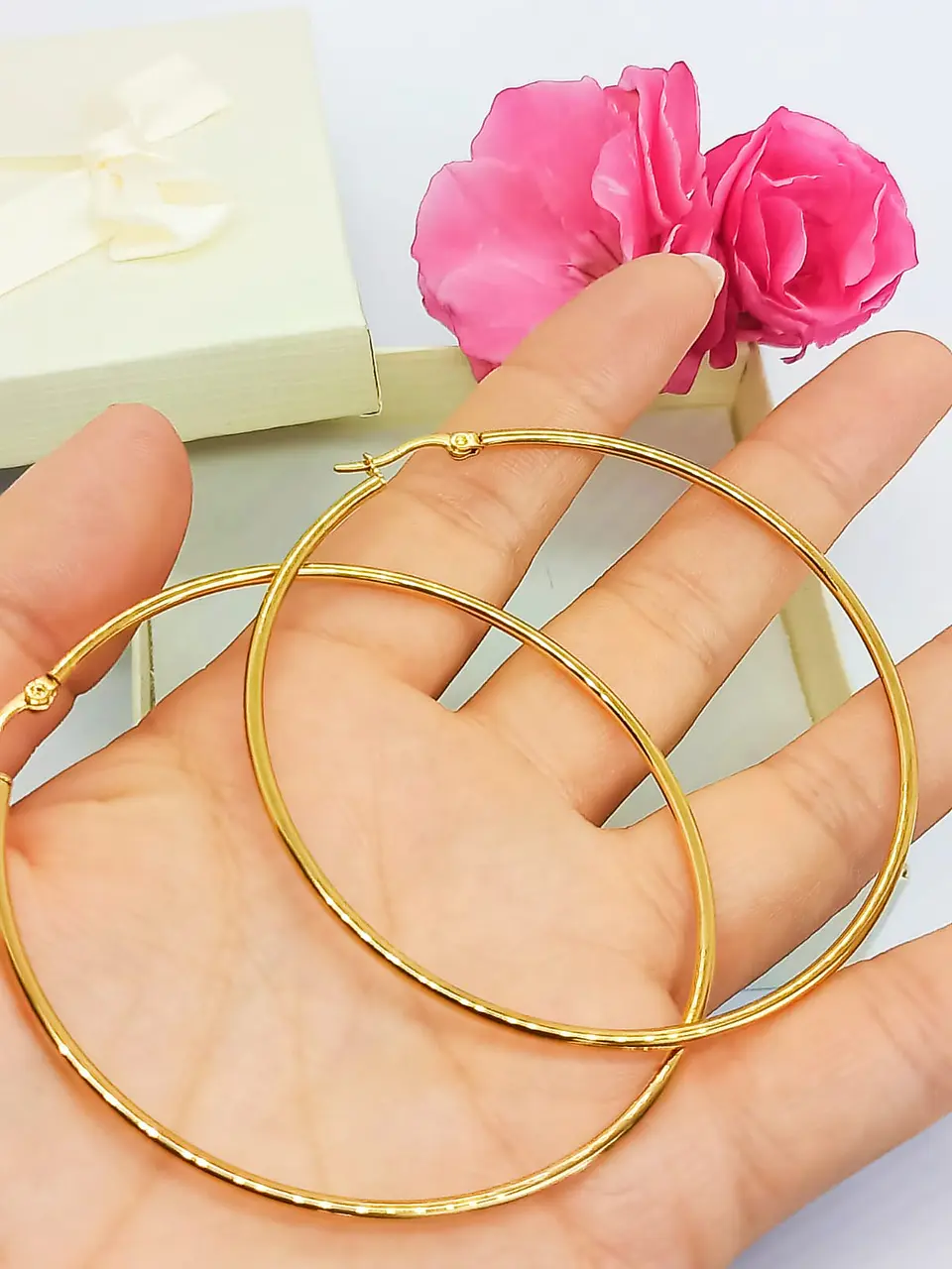 Maxi argollas hoop clásicas 65Mm chapadas en oro 18k  4