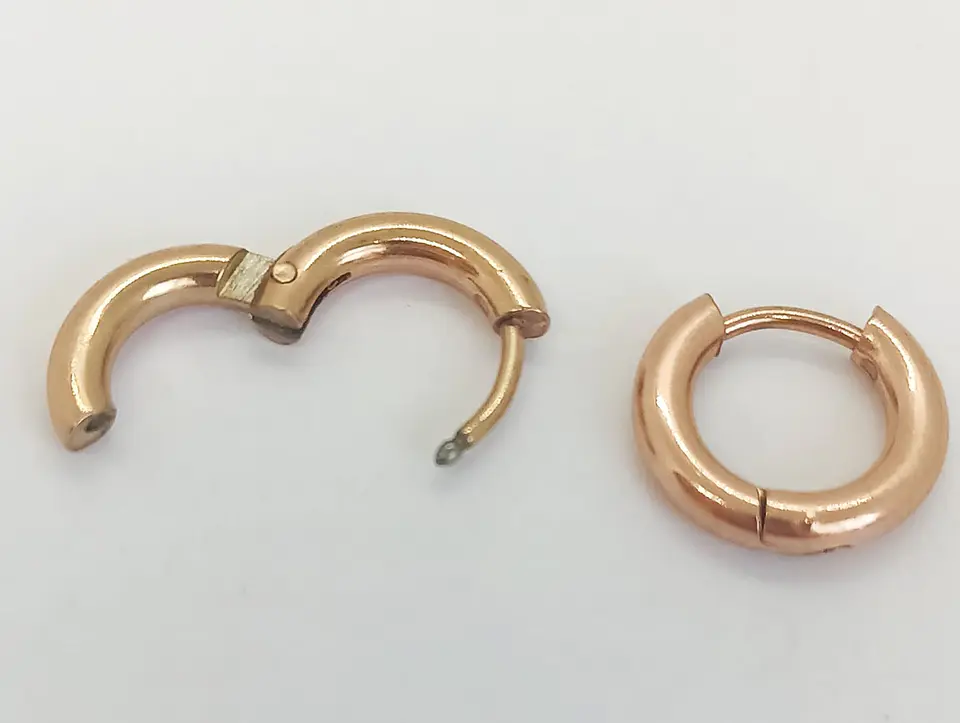 Argollas Huggies chicas 8mm enchapadas en oro rosa 18kl  5