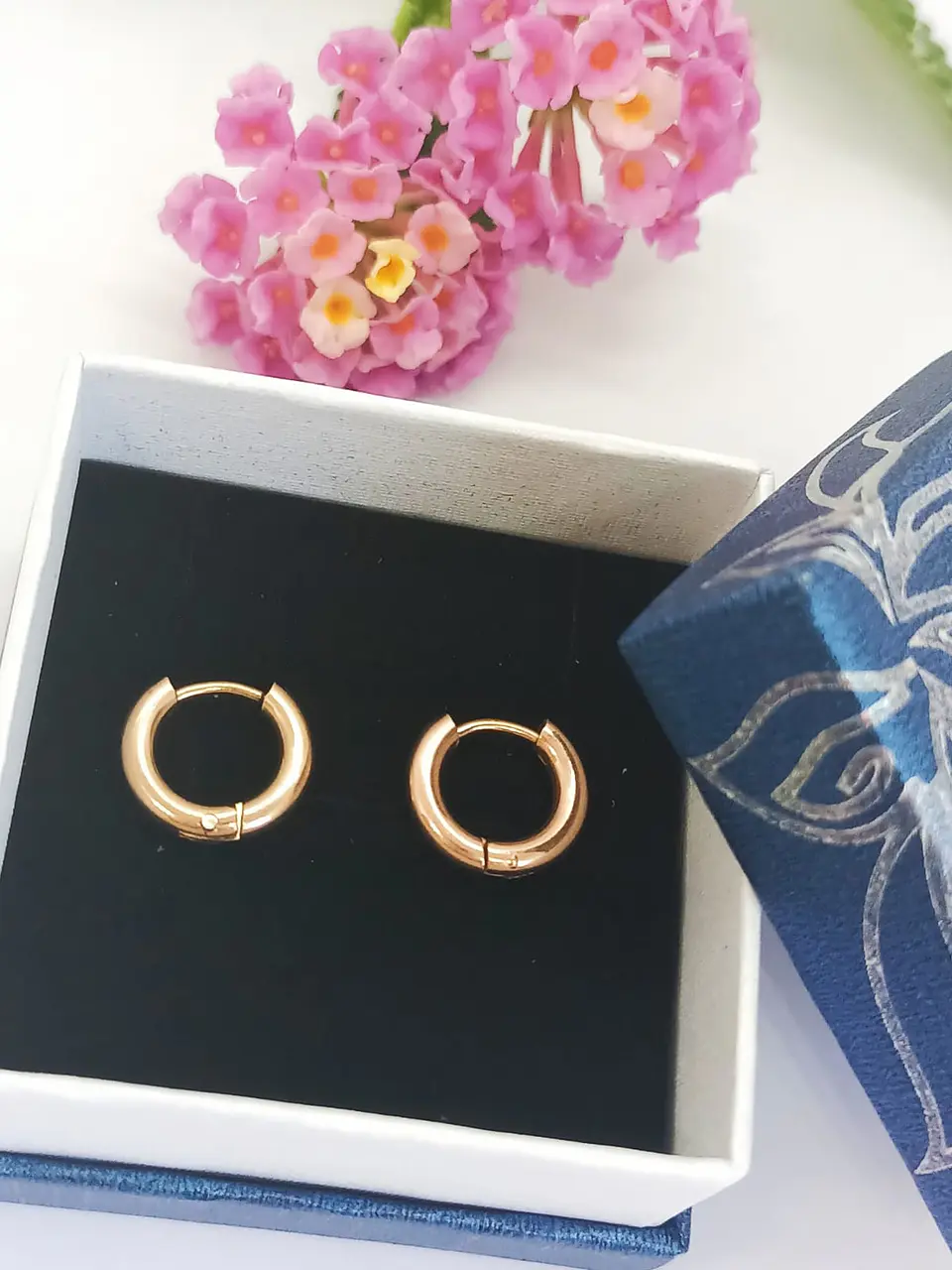 Argollas Huggies chicas 8mm enchapadas en oro rosa 18kl  2