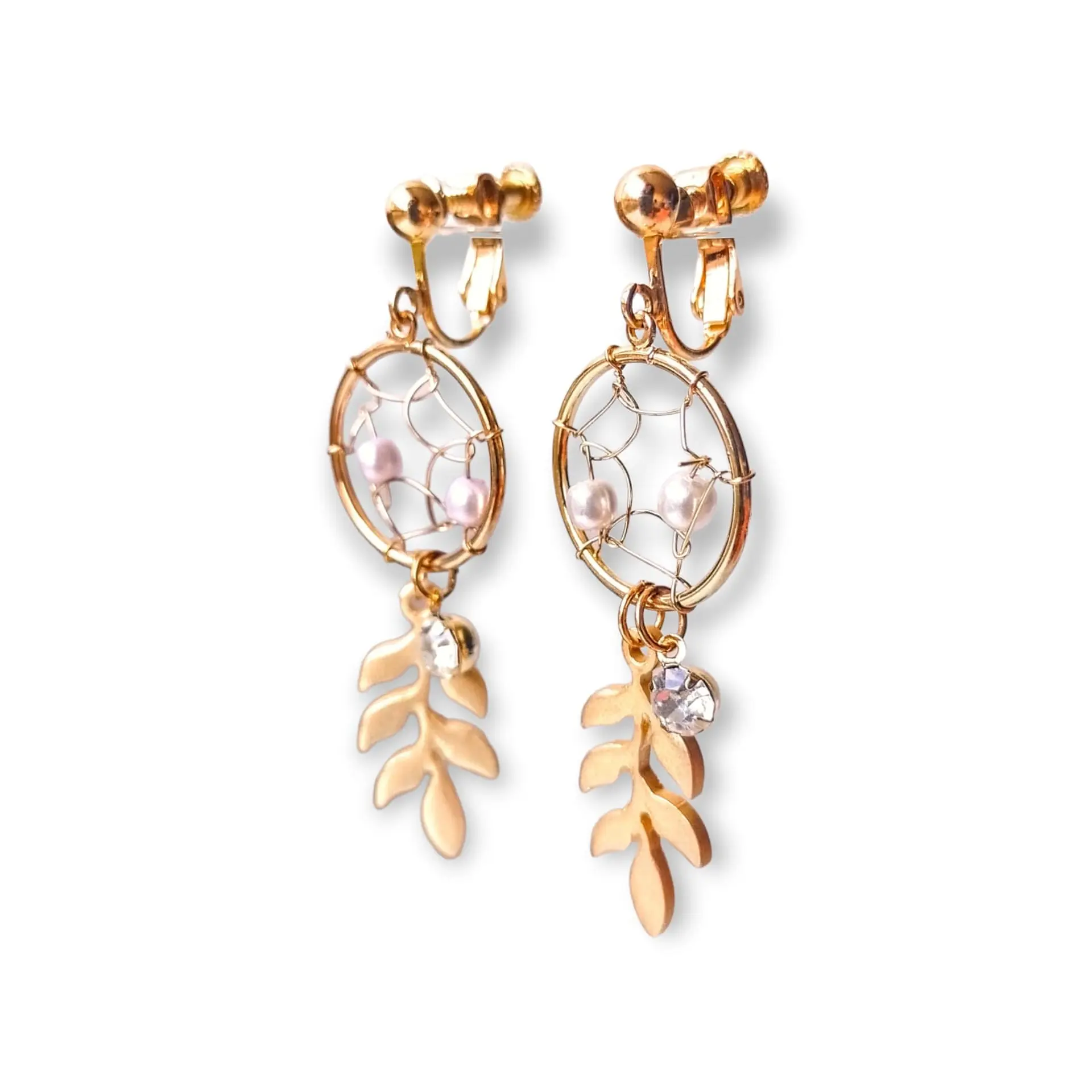 Pendientes sin perforaciones atrapasueños perla zirconia 1