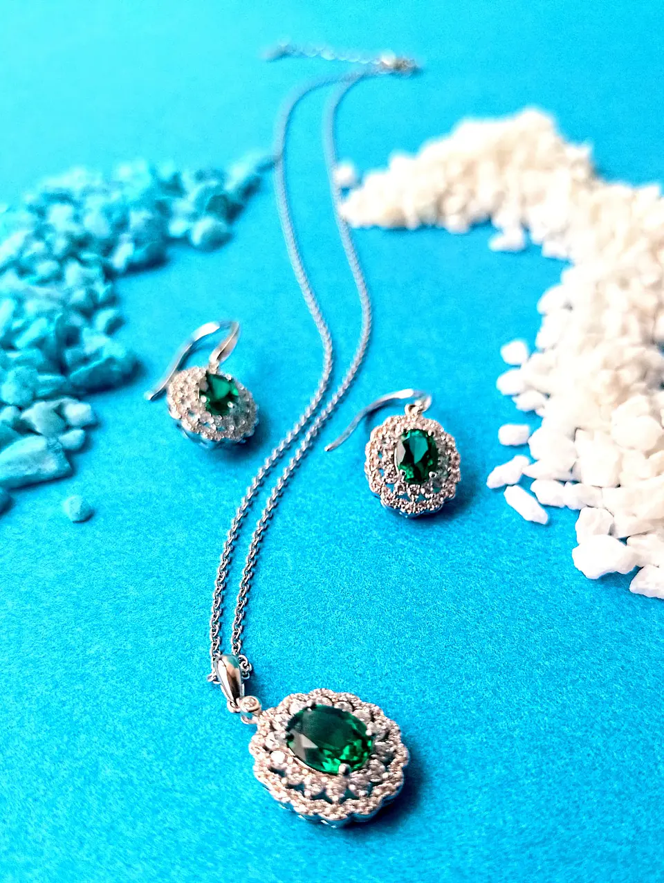 Set collar con dije y aros de Gema Esmeralda en Plata fina ley S925 4