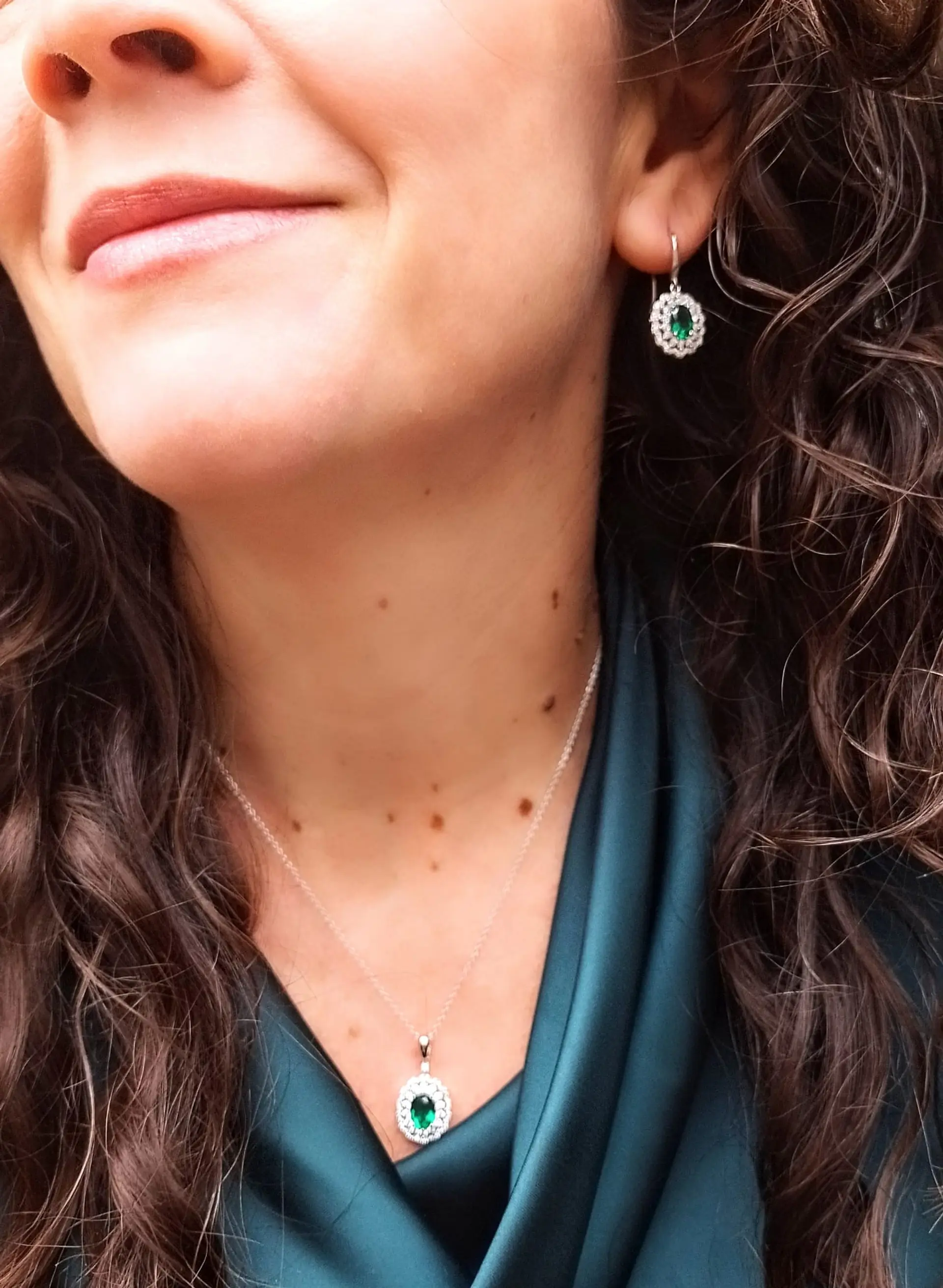 Set collar con dije y aros de Gema Esmeralda en Plata fina ley S925 5