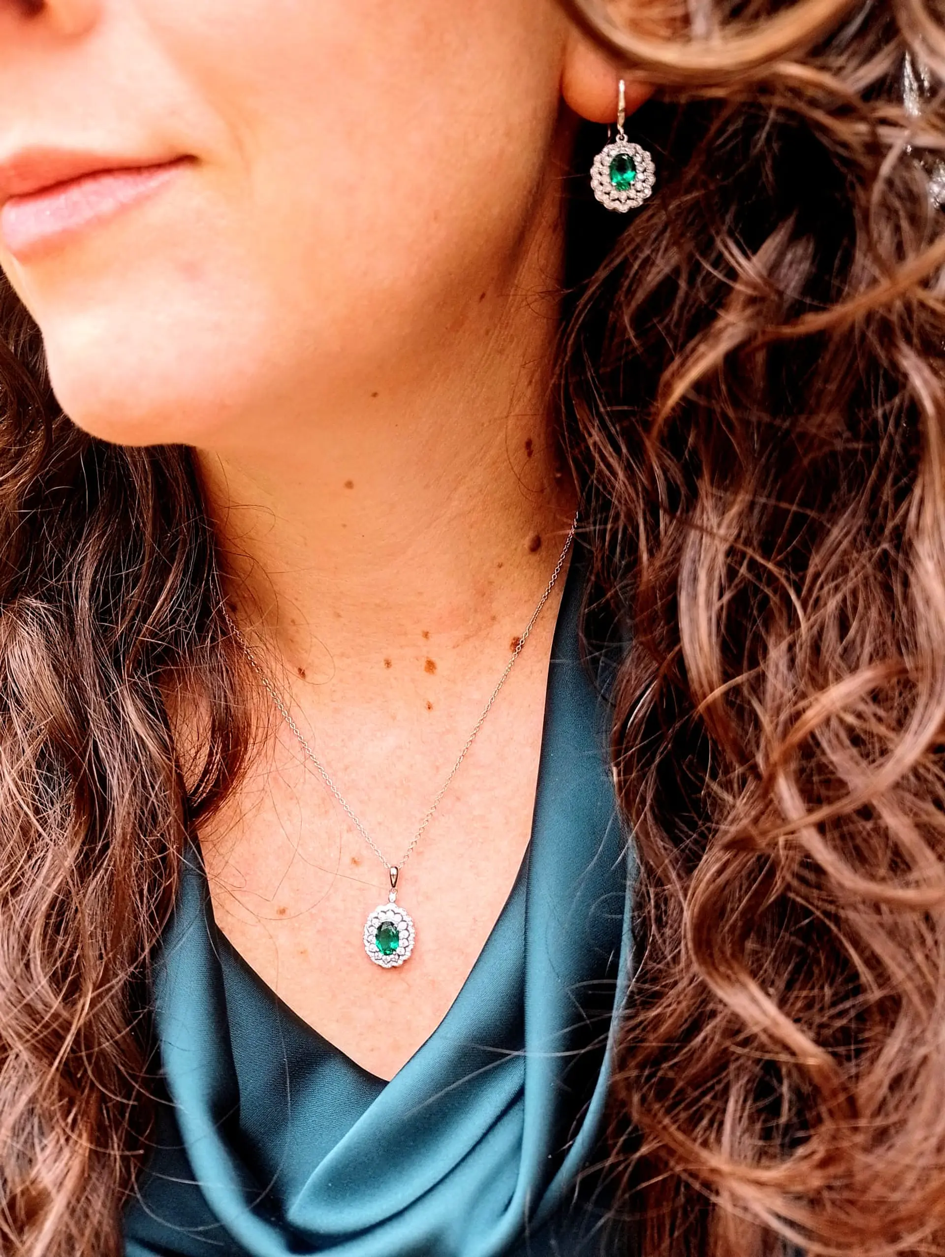 Set collar con dije y aros de Gema Esmeralda en Plata fina ley S925 3