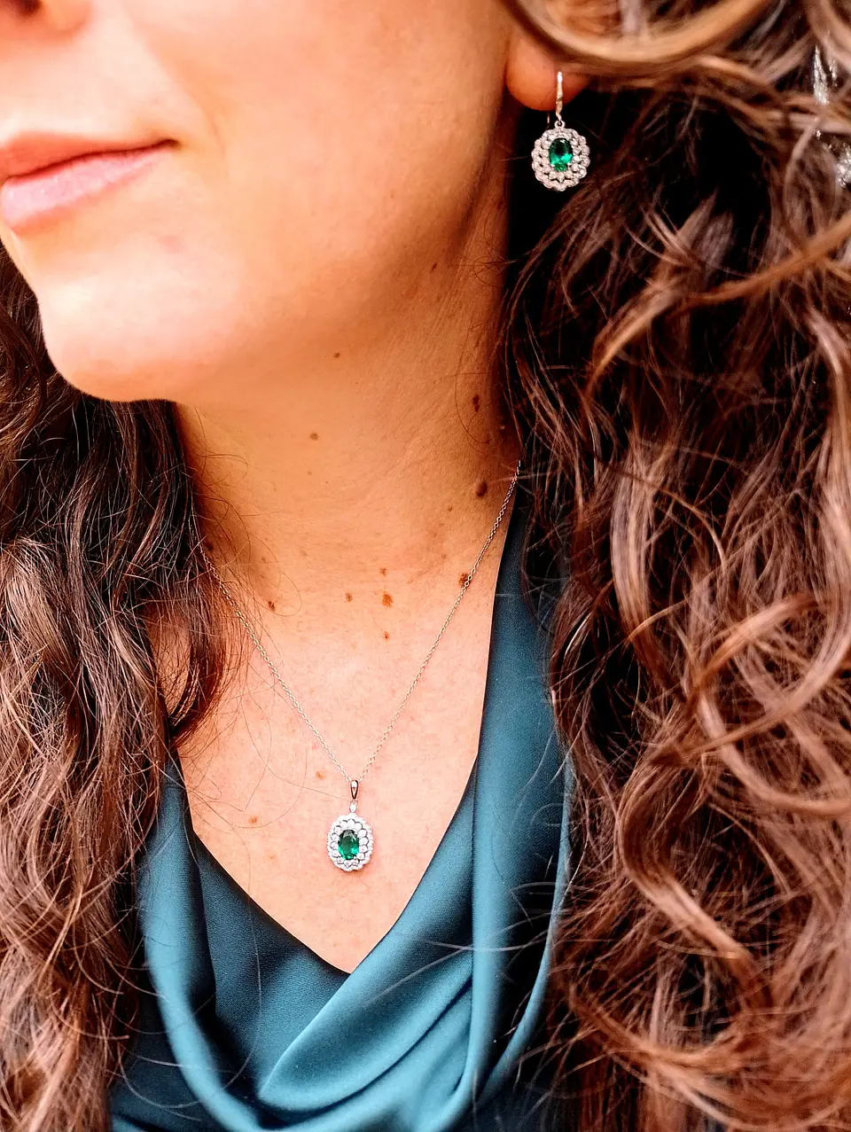 Set collar con dije y aros de Gema Esmeralda en Plata fina ley S925 3