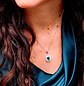 Collar con dije Colgante de Gema Esmeralda enmarcada en leucozafiros todo en plata fina ley S925 - Miniatura 4