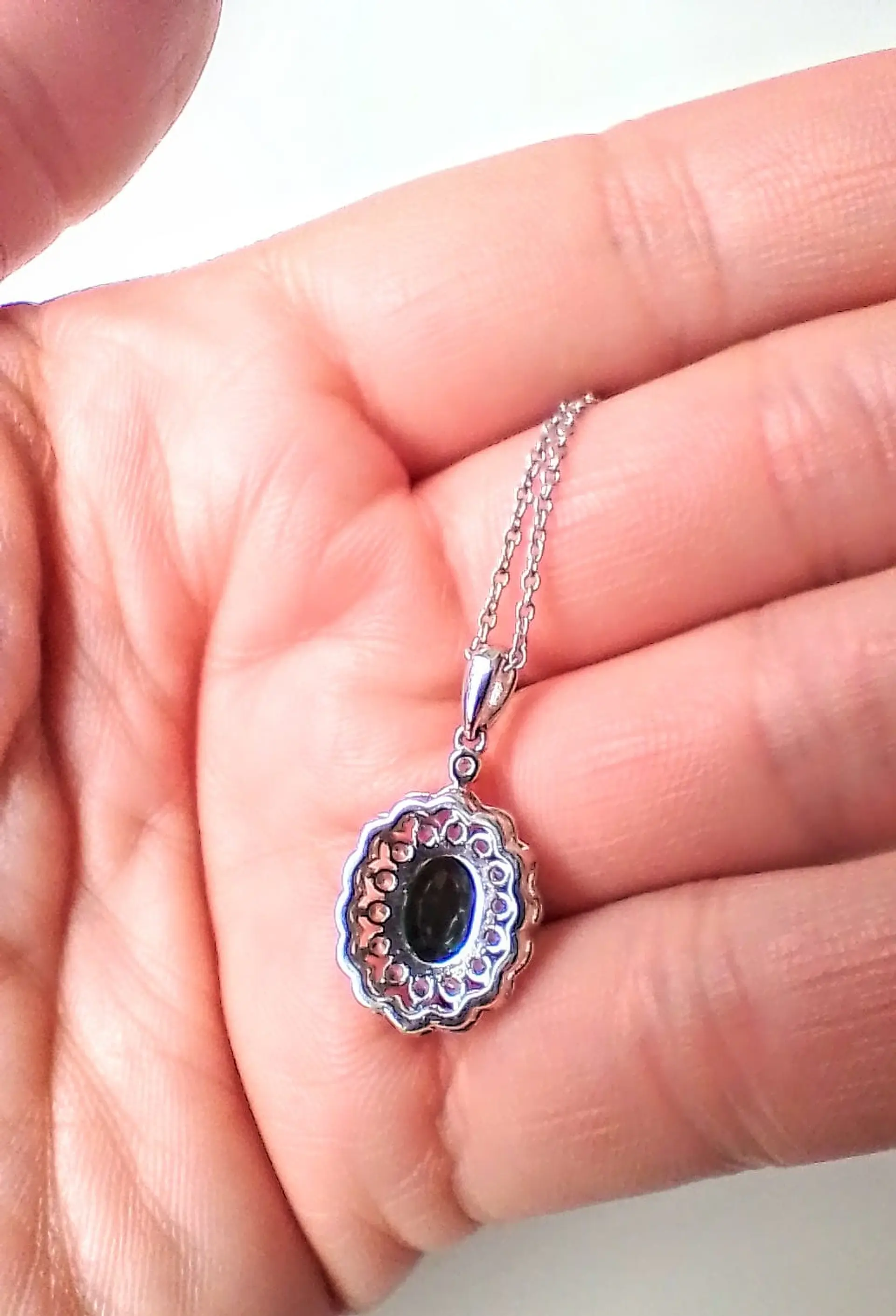 Collar con dije Colgante de Gema Esmeralda enmarcada en leucozafiros todo en plata fina ley S925 6