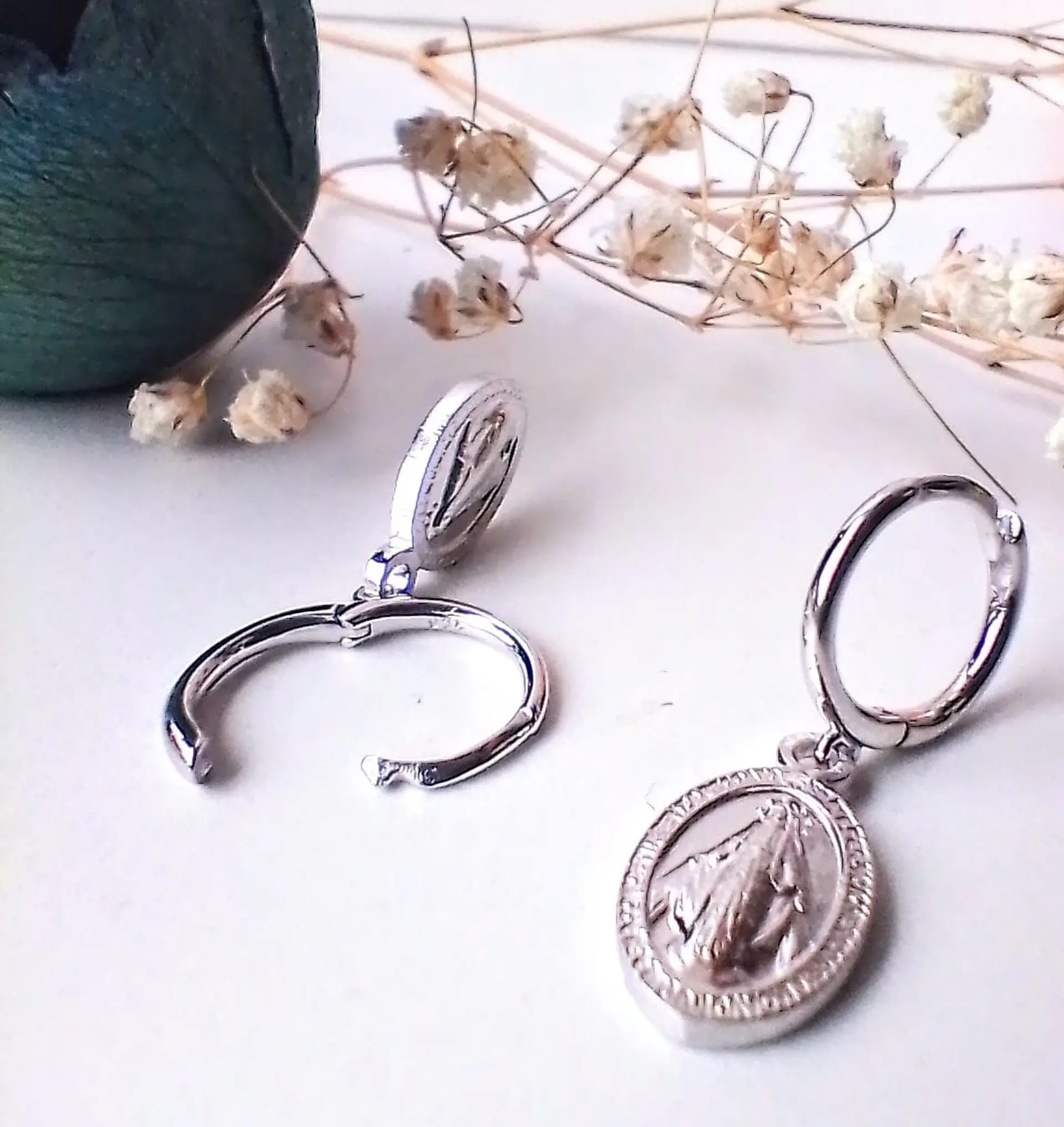 Argollas Huggies Virgen de La Milagrosa Plata fina 925  6