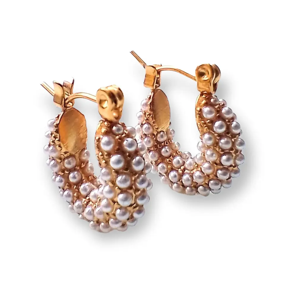 Argollas bote chicas con perlas chapadas en oro 18k 1