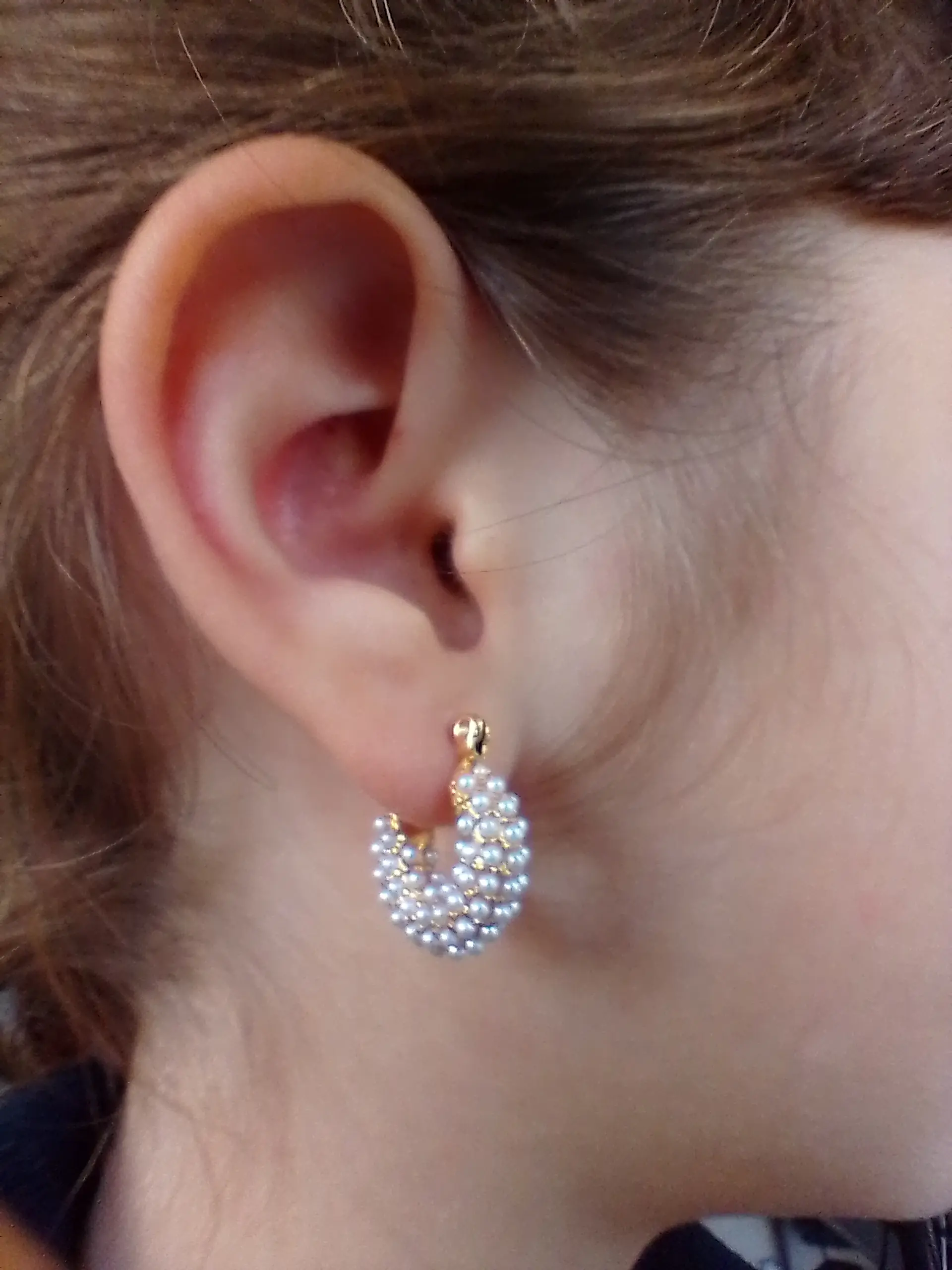 Argollas bote chicas con perlas chapadas en oro 18k 9