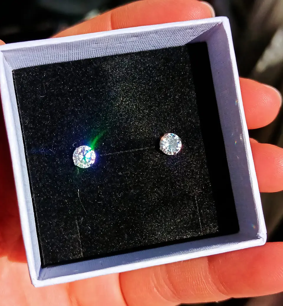 Aros puntos de luz Hipoalergénicos Distintas figuras Zirconia Blanco 5mm 3