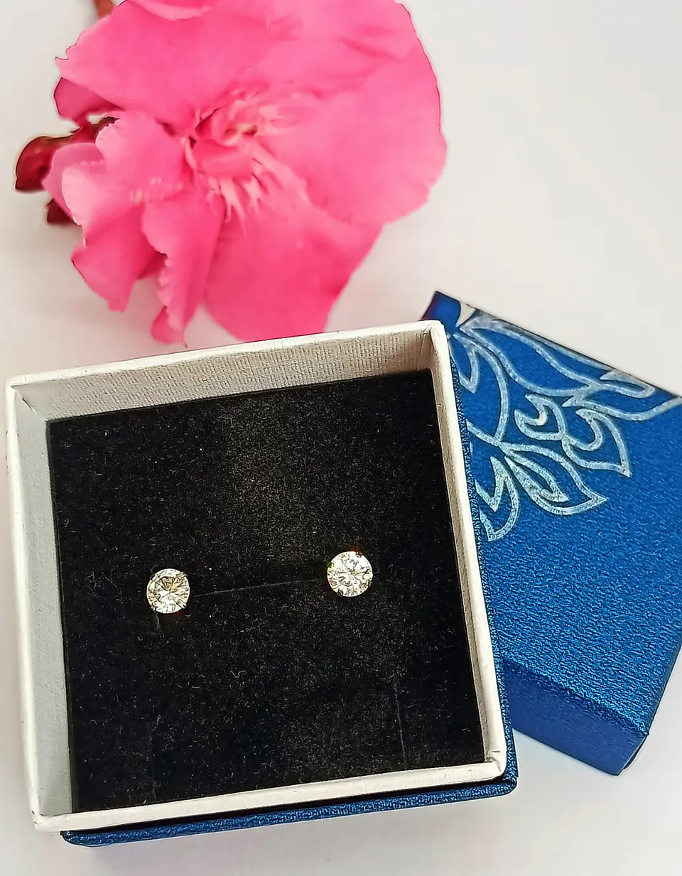 Aros puntos de luz Hipoalergénicos Distintas figuras Zirconia Blanco 5mm 5