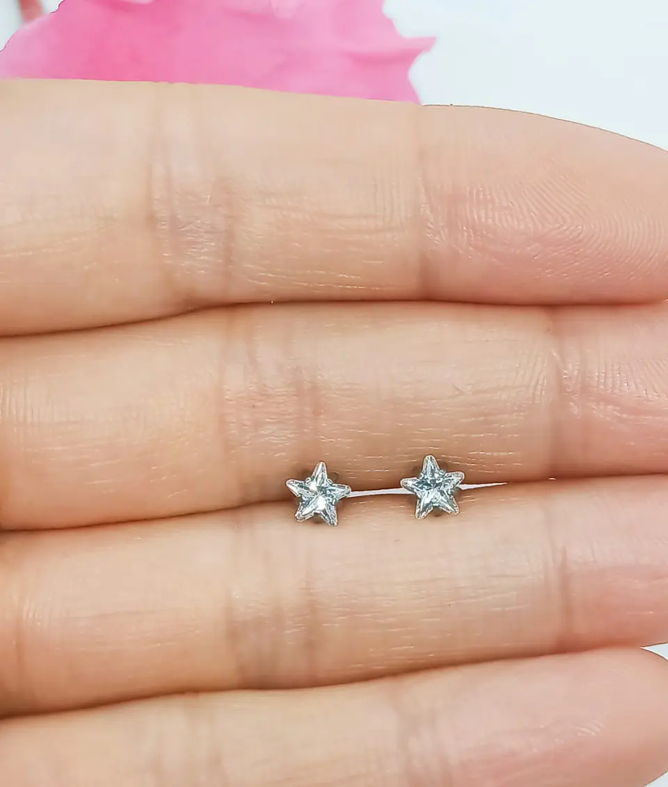 Aros puntos de luz Hipoalergénicos Distintas figuras Zirconia Blanco 5mm 19