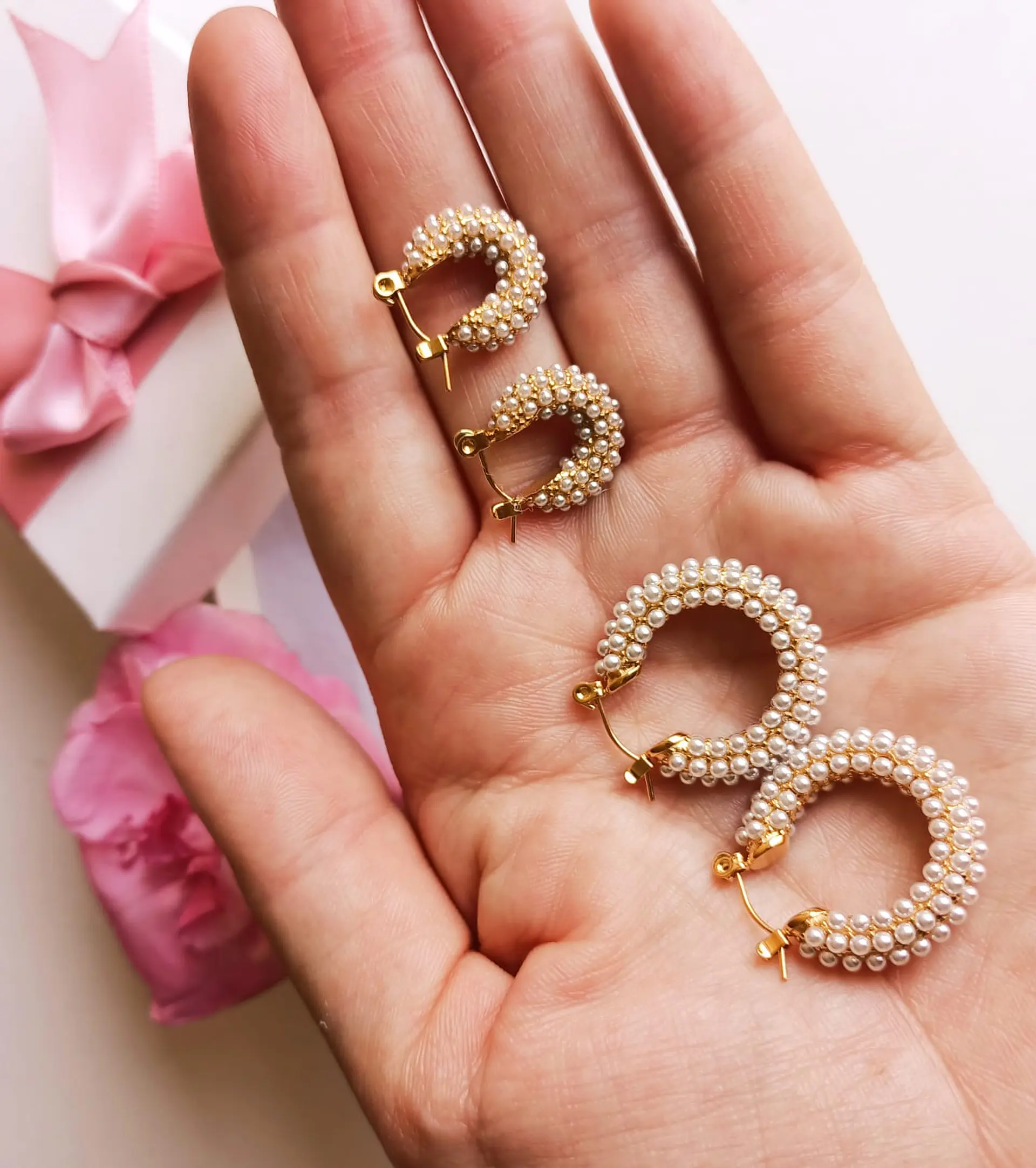 Aros Bote Perla Huggie Chapada En Oro 18k Pack Madre Hija 6