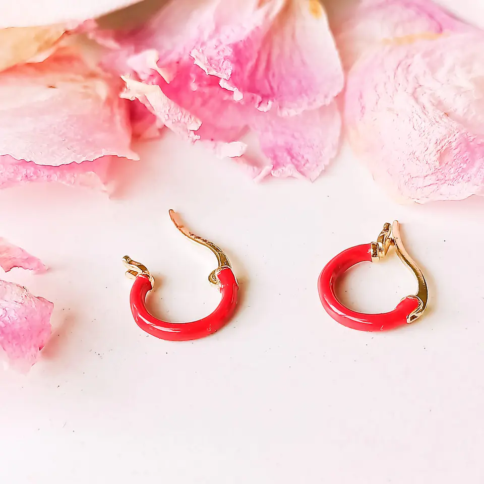 Argollas Huggies chapadas en oro 18K Rojo Cereza 5