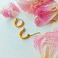 Argollas Huggies chapadas en oro 18k Amarillo Neon  - Miniatura 9