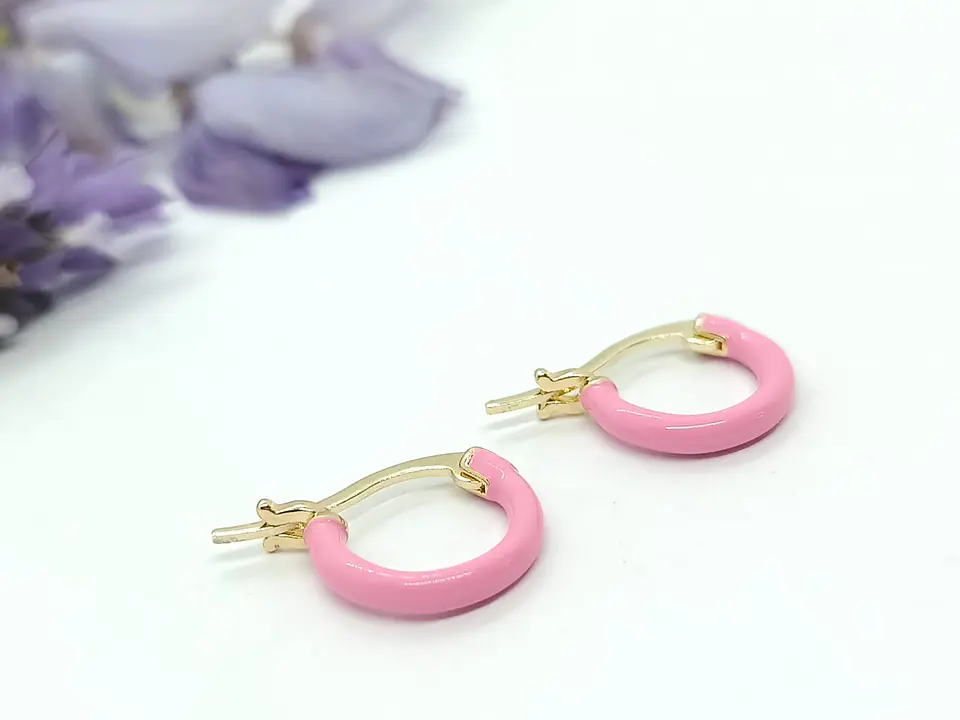 Argollas Huggies Sakura chapadas en oro 18K Rosa chicle 6